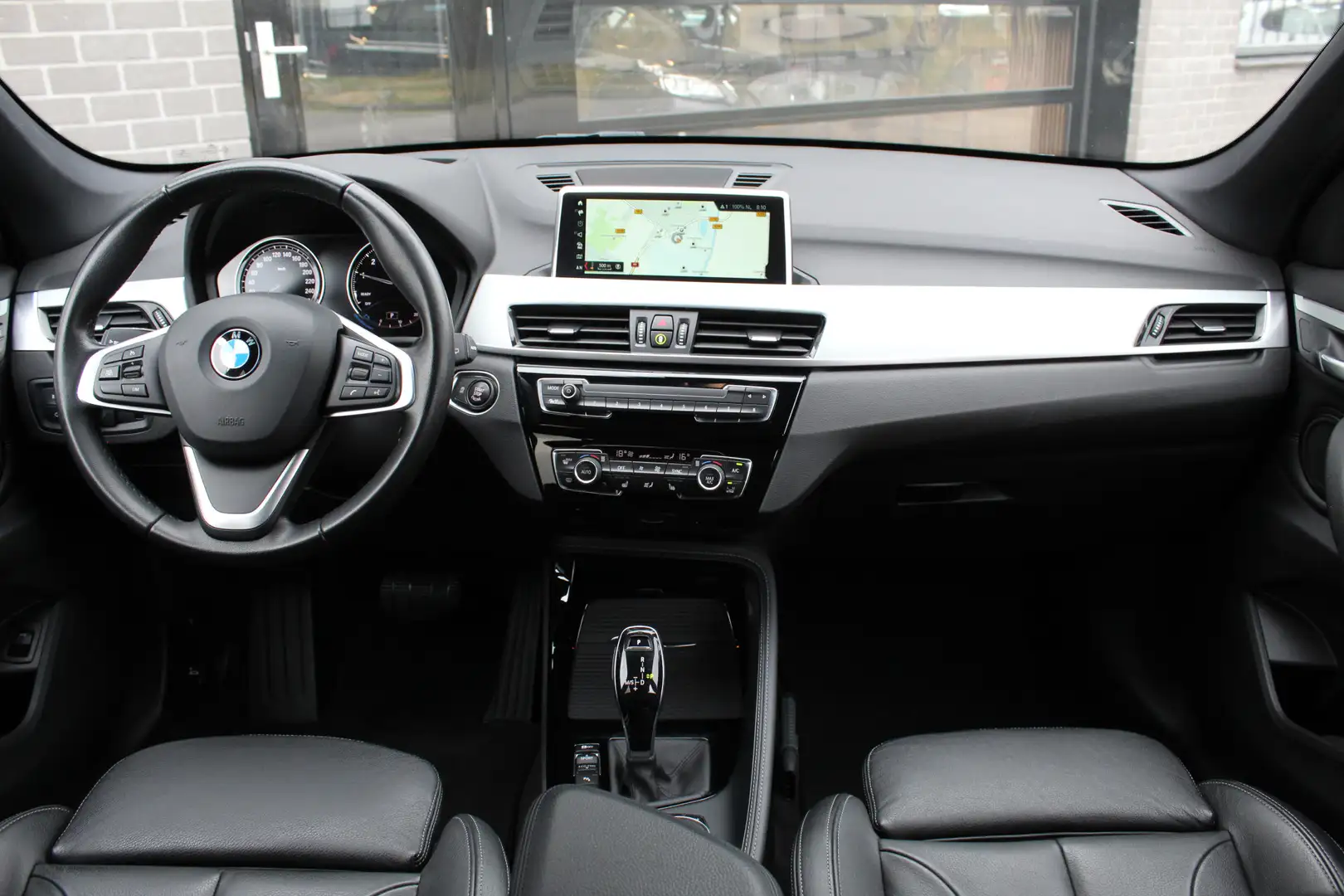 BMW X1 xDrive20i High Executive / HUD / Leer / Camera / N Blau - 2