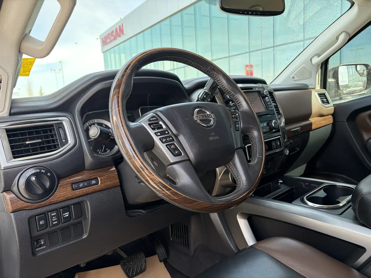 Nissan Titan снимка Nissan Titan