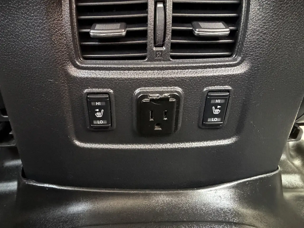 Nissan Titan снимка Nissan Titan