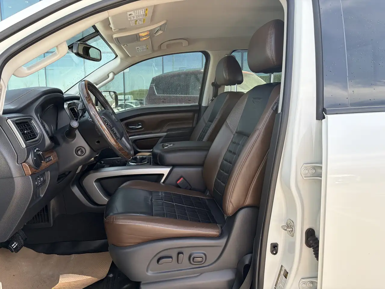 Nissan Titan снимка Nissan Titan