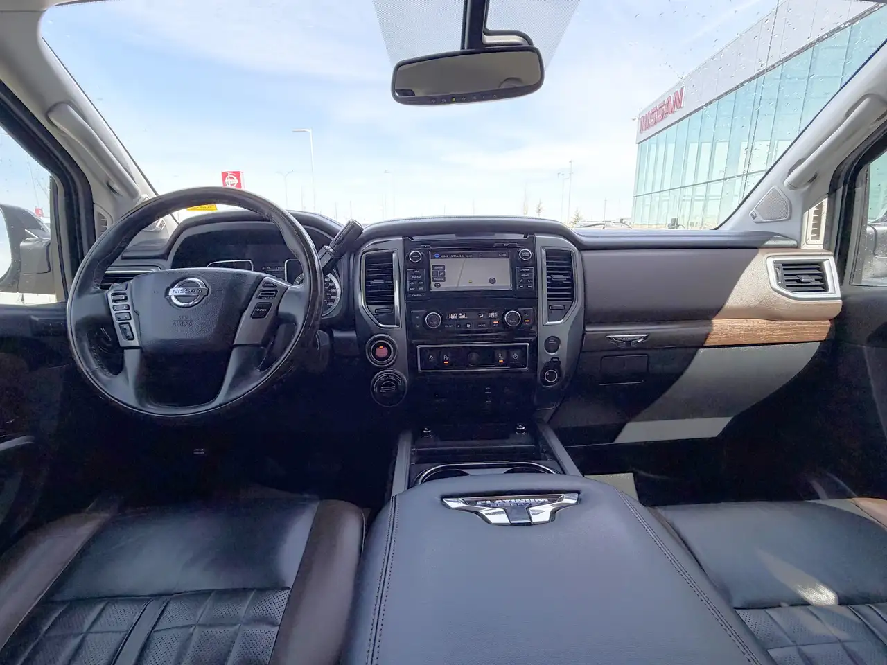 Nissan Titan снимка Nissan Titan