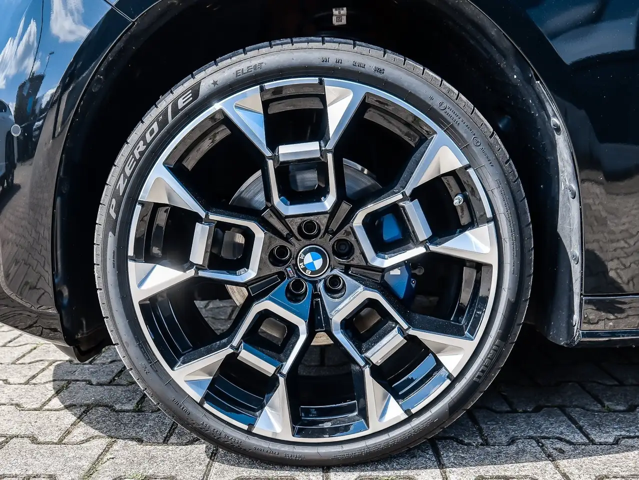 BMW iX3 50 xDrive M Sport 22" 3D Head-Up Panorama 360° AHK 4