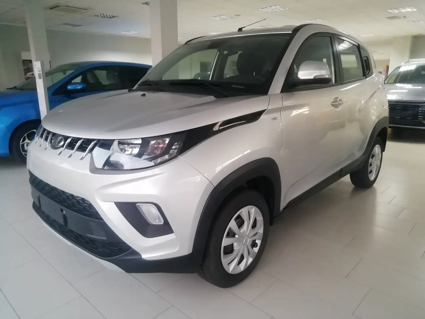 Mahindra KUV100 1.2 K6+ Argento - 1