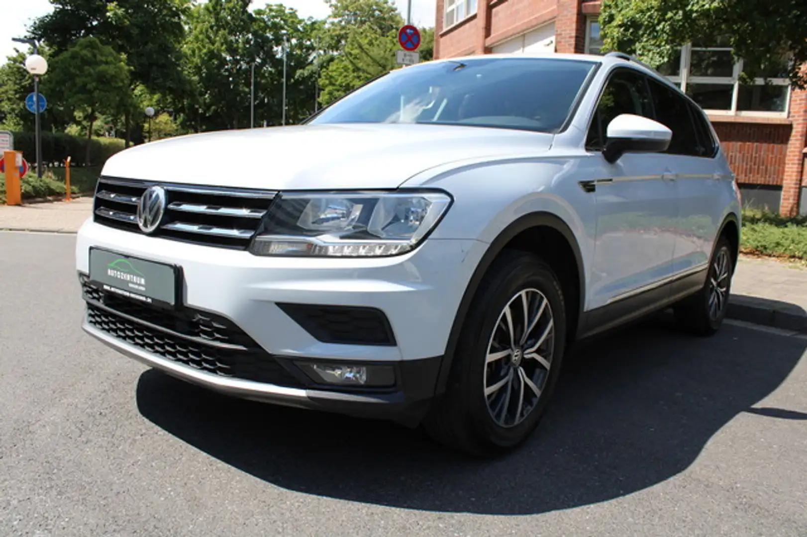 Volkswagen Tiguan Allspace 2.0 TDI Comfortline 7-Sitzer/Nav Grau - 2