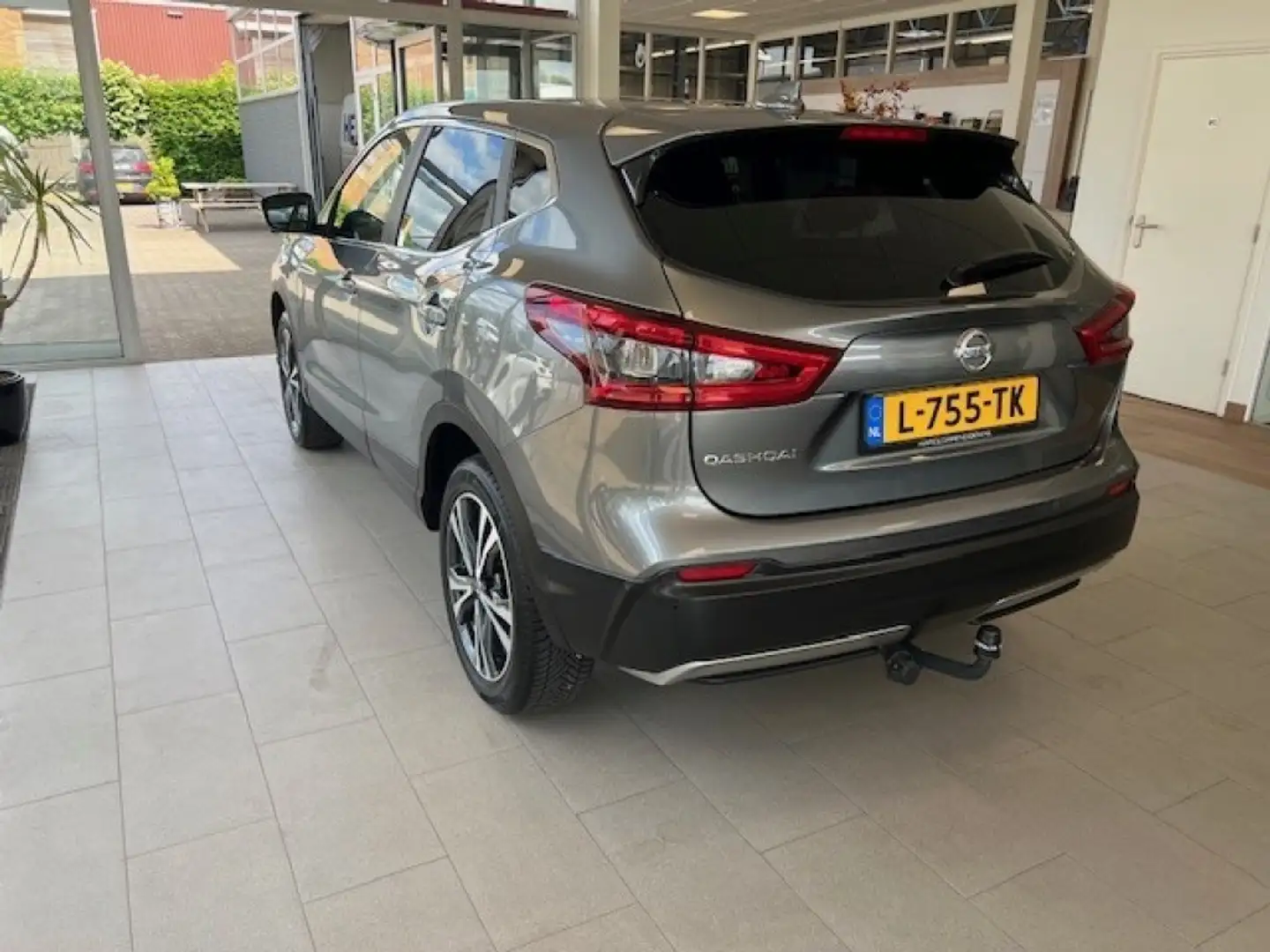 Nissan Qashqai 1.3 DIG-T N-Connecta 140pk Gris - 2