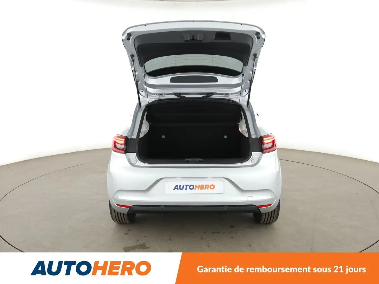 Renault Clio Citadine 5 portes — photo 16