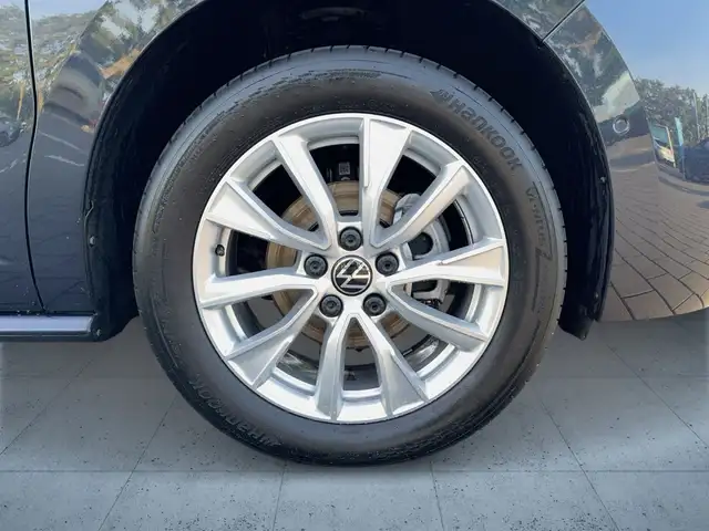 Volkswagen Multivan view 7