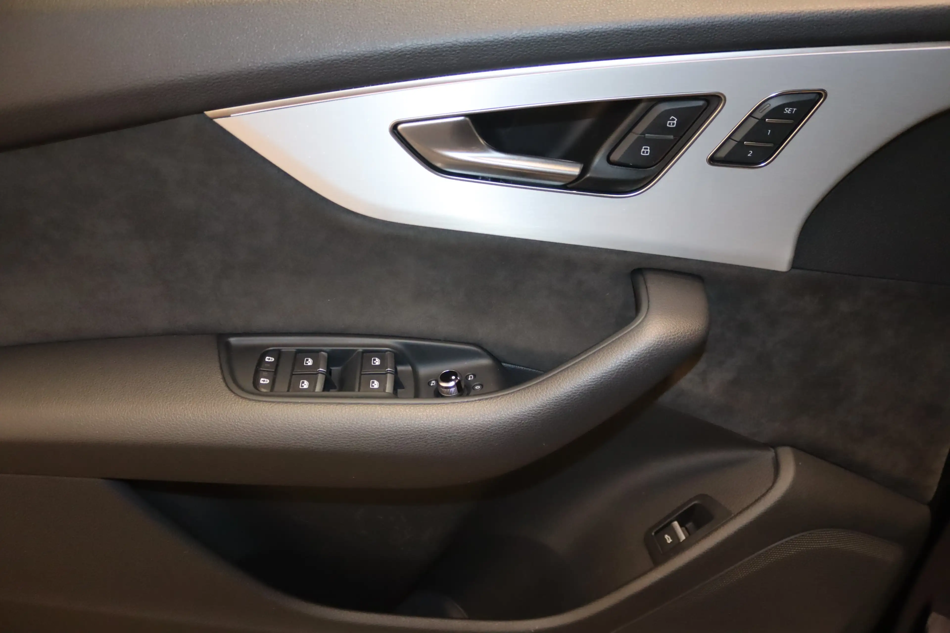 Audi SQ7 4.0 TFSI Black-7SI.-MATRIX-HUD-LUFT-4xSHZ- — photo 15