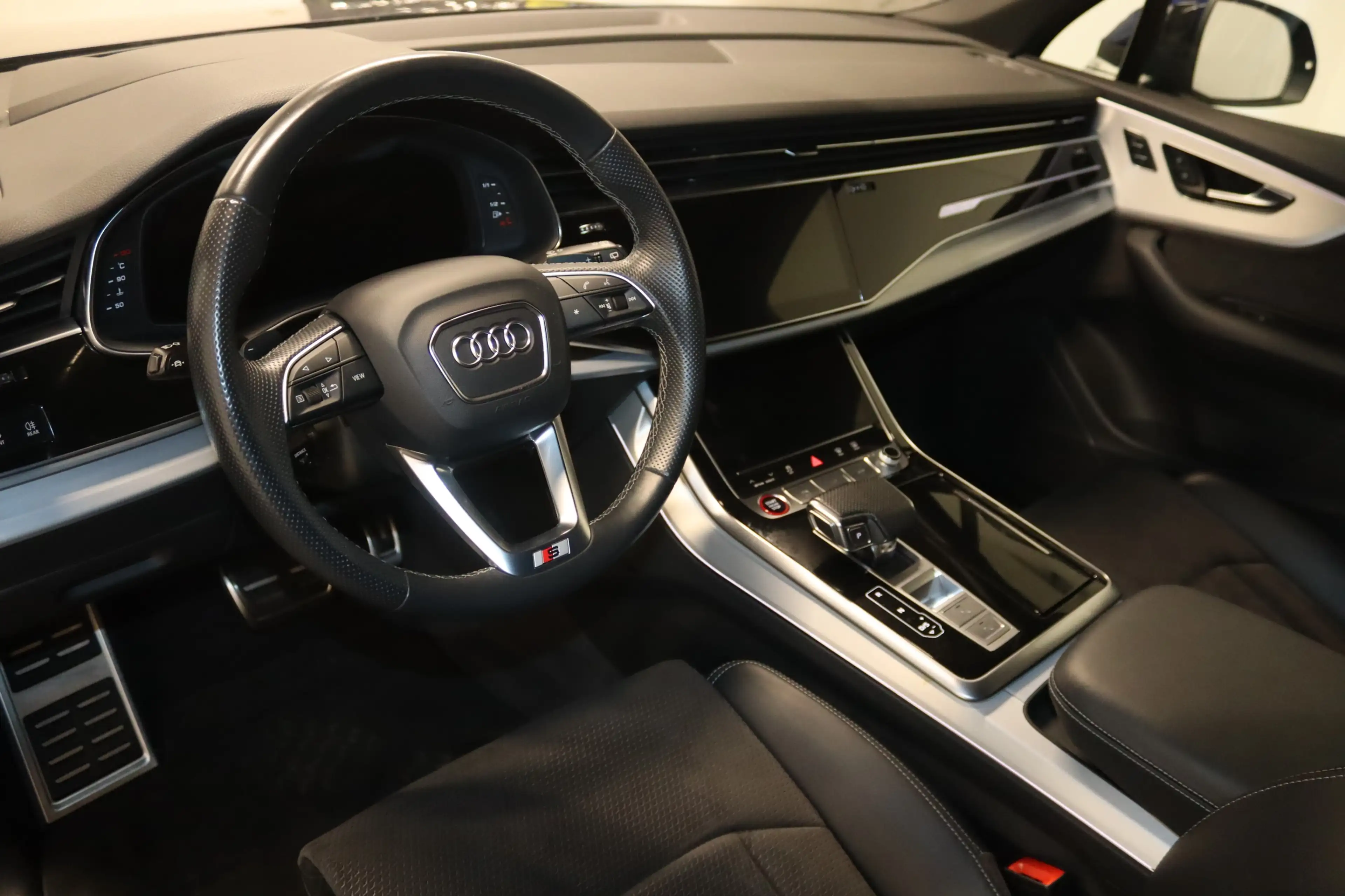 Audi SQ7 4.0 TFSI Black-7SI.-MATRIX-HUD-LUFT-4xSHZ- — photo 14