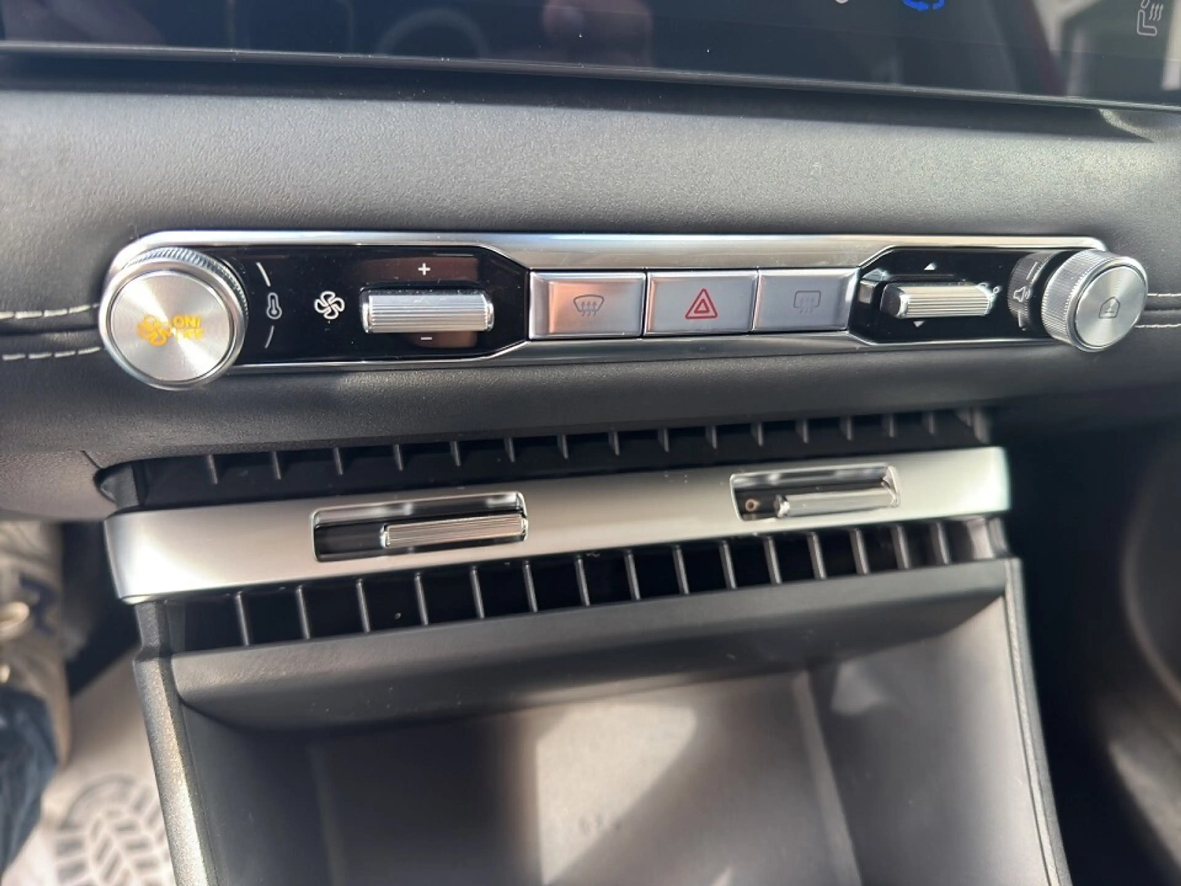 MG MG4 EV Urban 54 kWh Luxury — photo 12