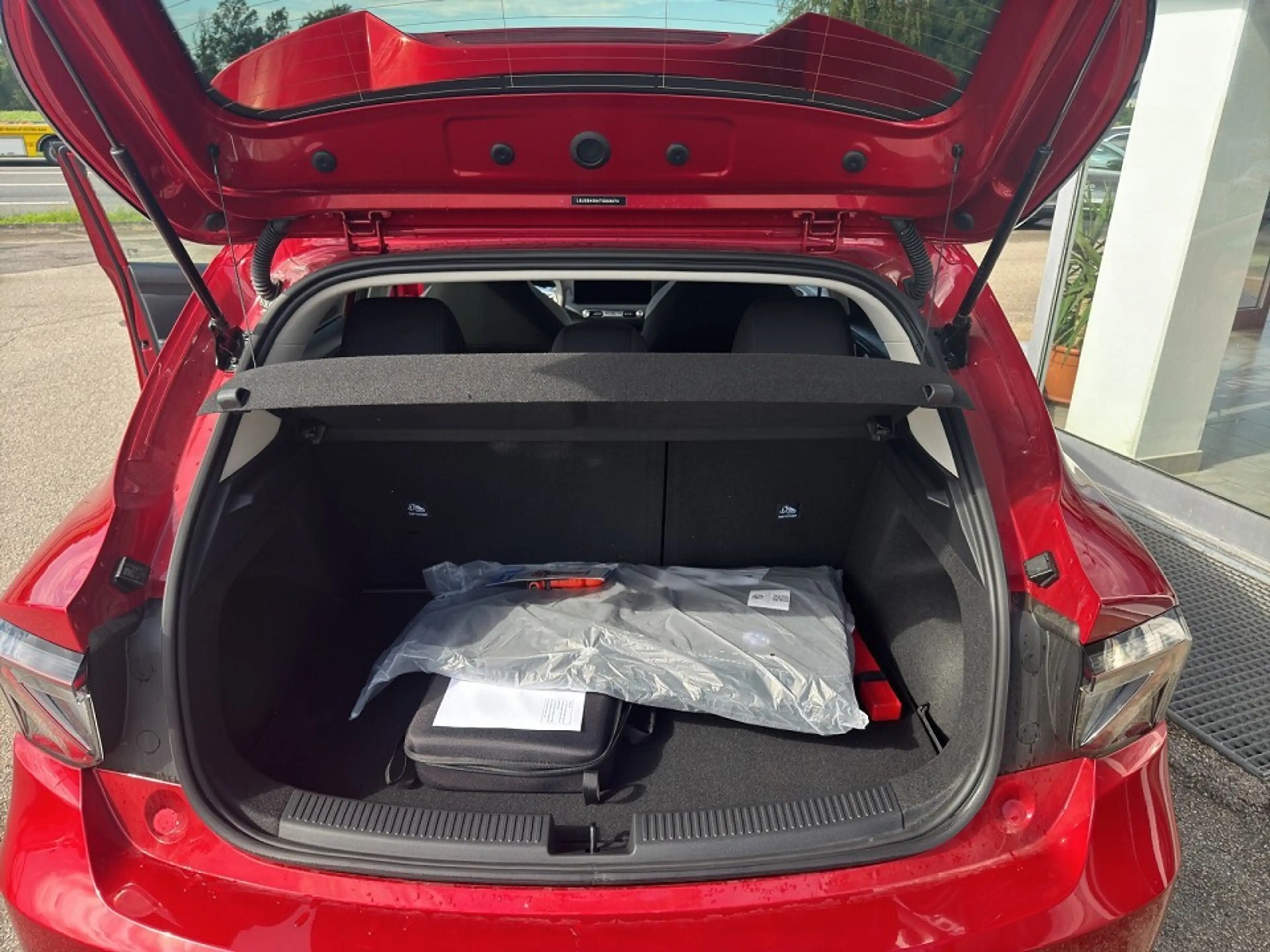 MG MG4 EV Urban 54 kWh Luxury — photo 10