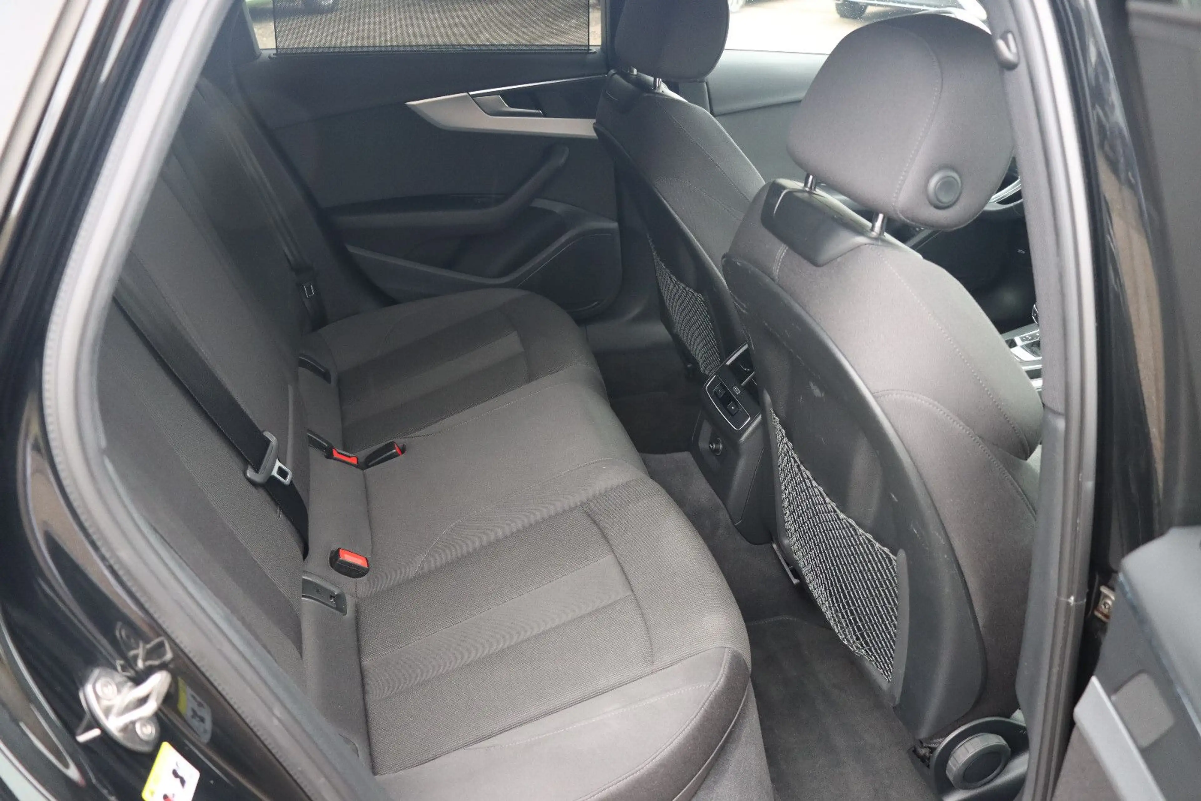 Audi A4 Avant 40 TDI quattro S line l 1.HAND l — photo 11