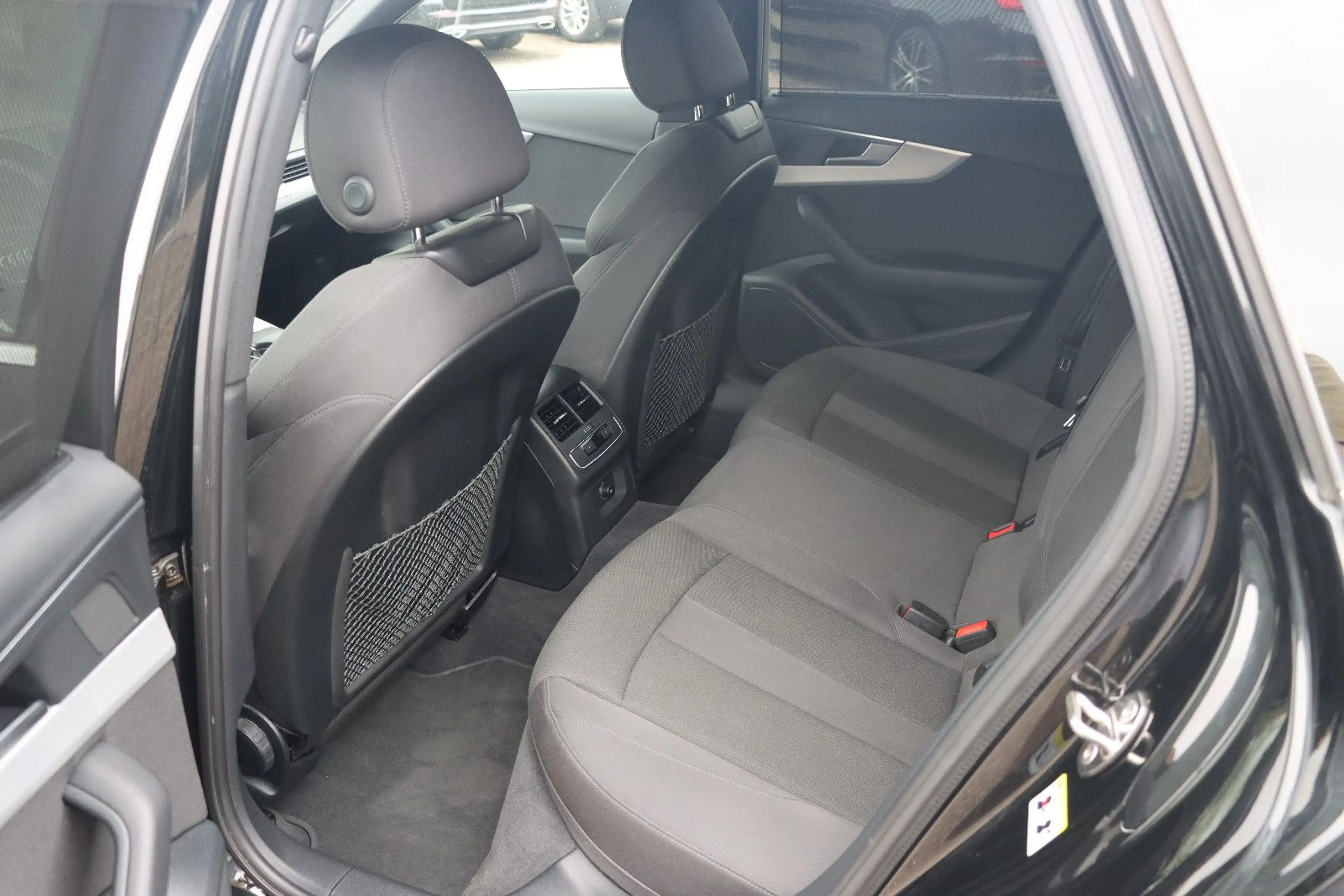 Audi A4 Avant 40 TDI quattro S line l 1.HAND l — photo 15
