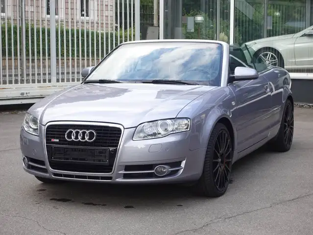Audi A4 2.0 TFSI S Line Sport 6-Gang Navi 19" OZ PDC Xenon