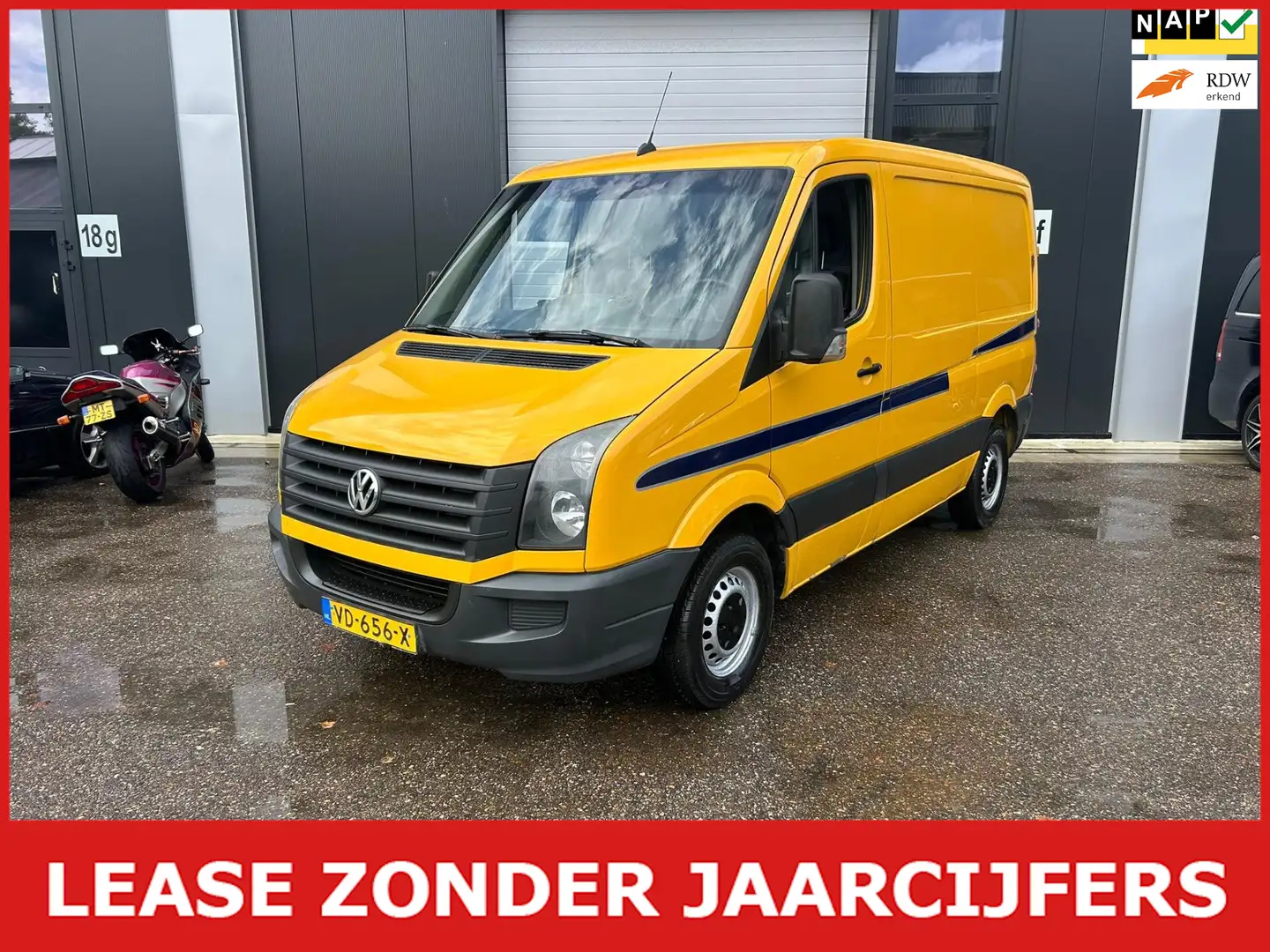 Volkswagen Crafter 30 2.0 TDI airco 3 pers Geel - 1