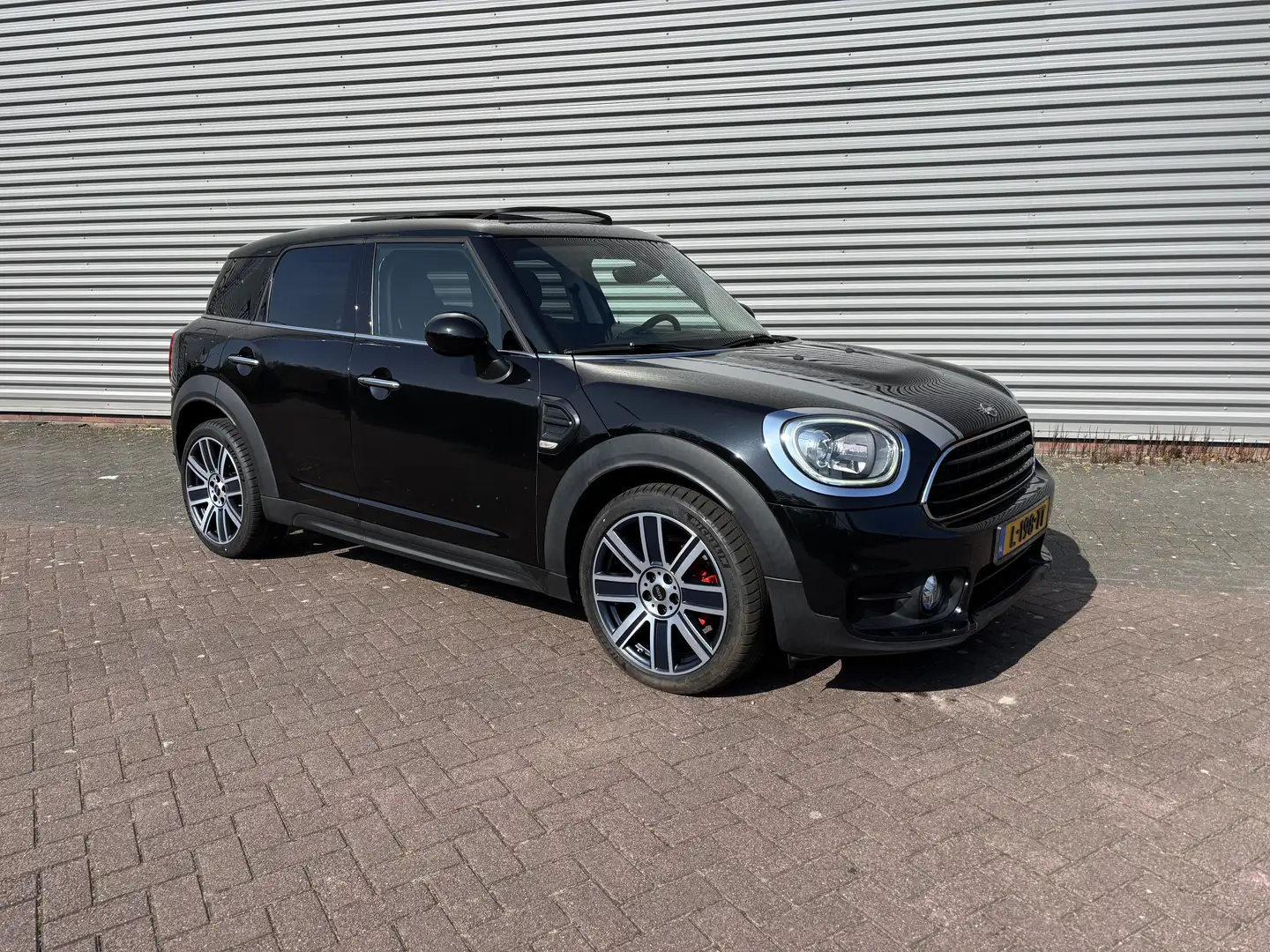 MINI One Countryman Chili, zwart, volleder, pano, aut., clima, 19"LM Negro - 2