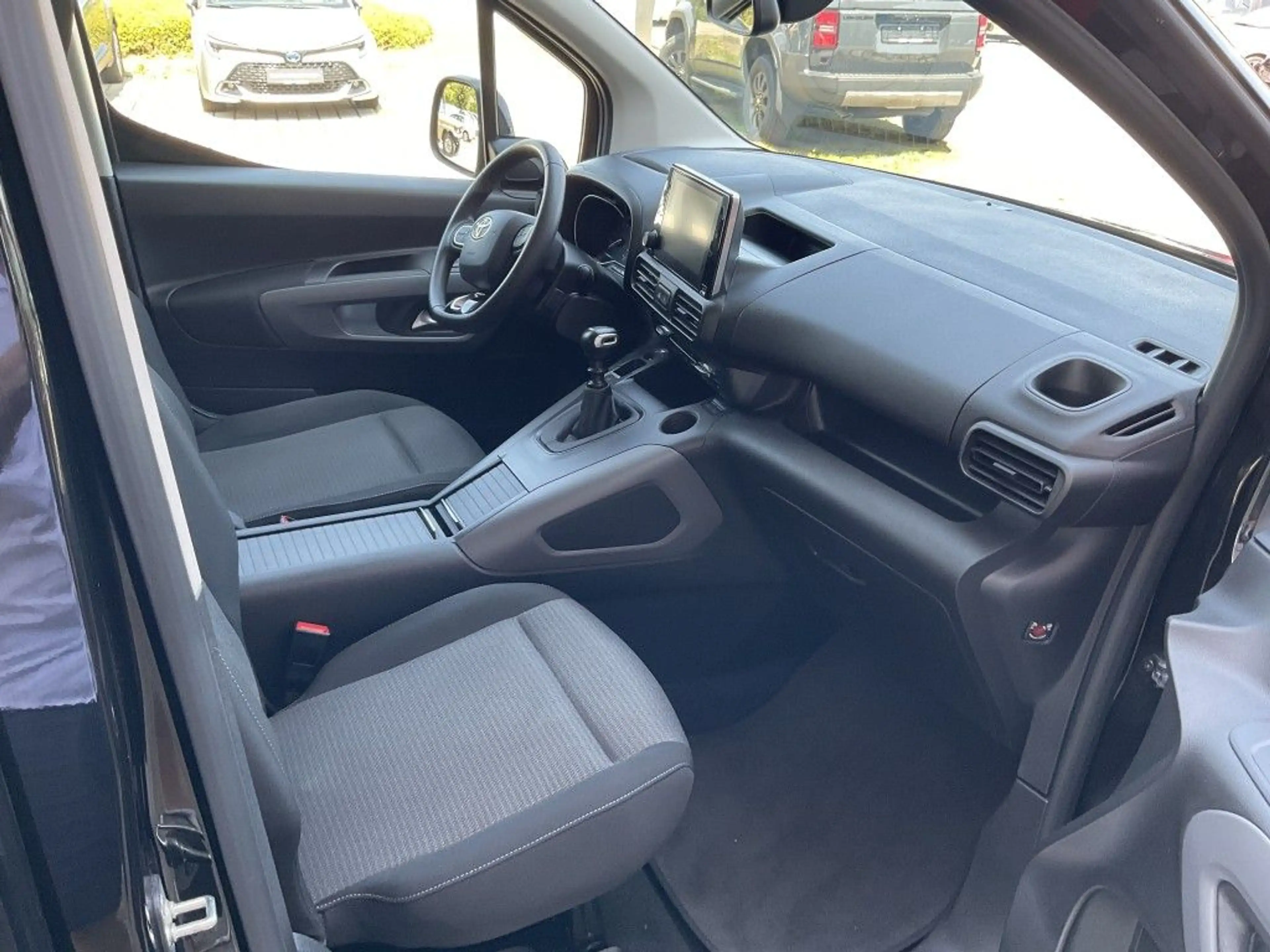 Toyota Proace City Verso 1.2 Turbo L1 Team Deutschland — photo 8