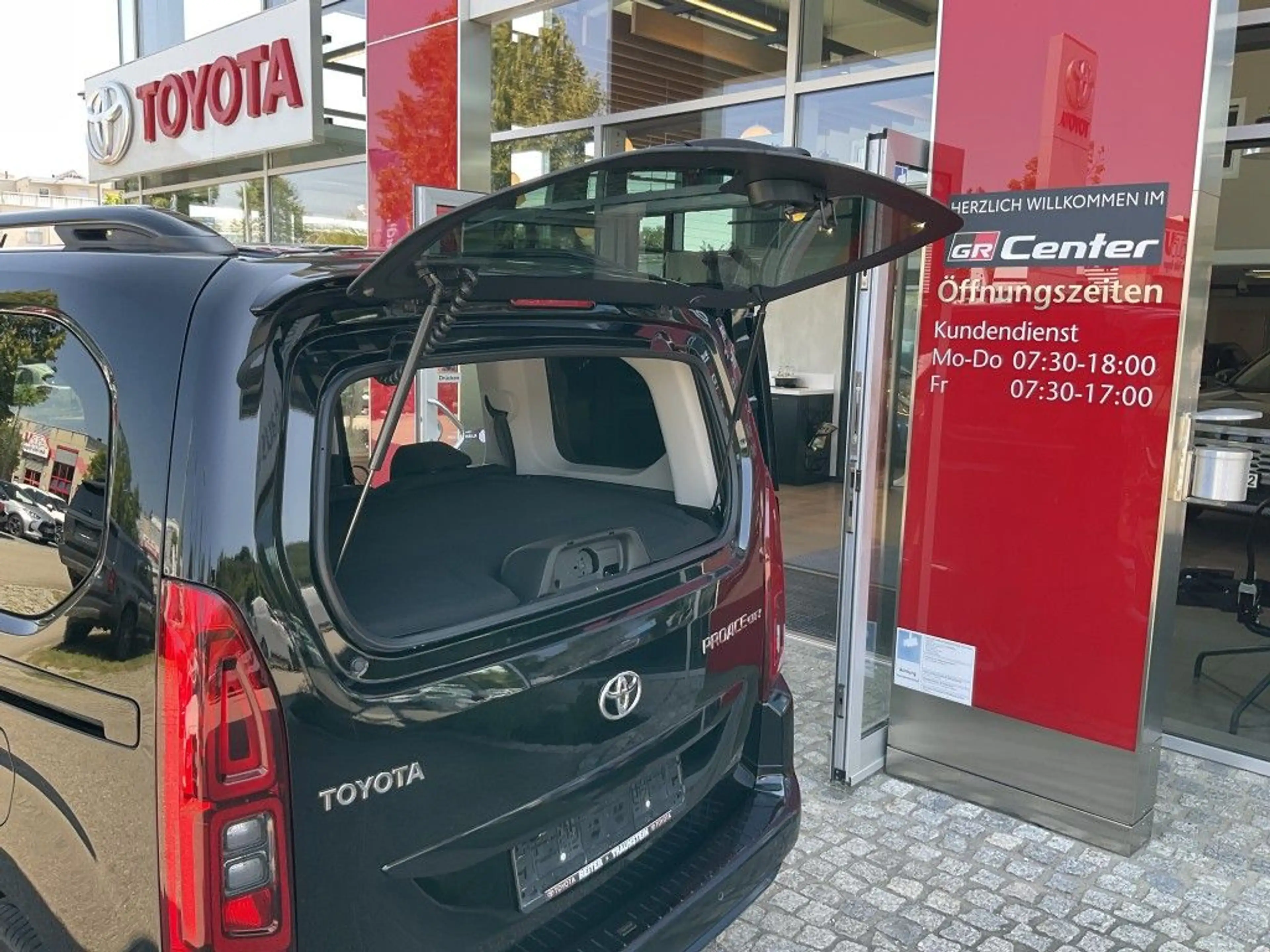 Toyota Proace City Verso 1.2 Turbo L1 Team Deutschland — photo 12