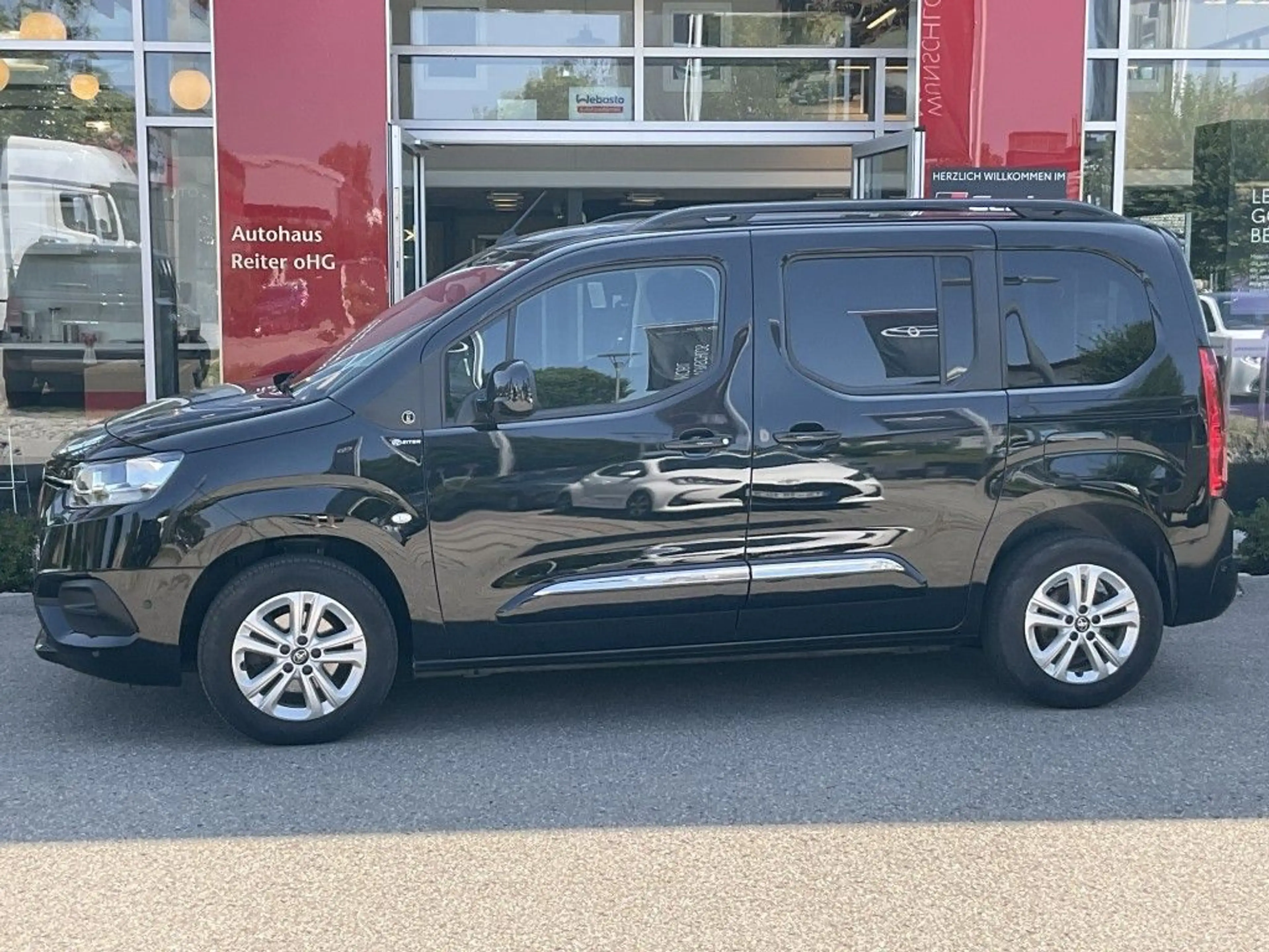 Toyota Proace City Verso 1.2 Turbo L1 Team Deutschland — photo 3