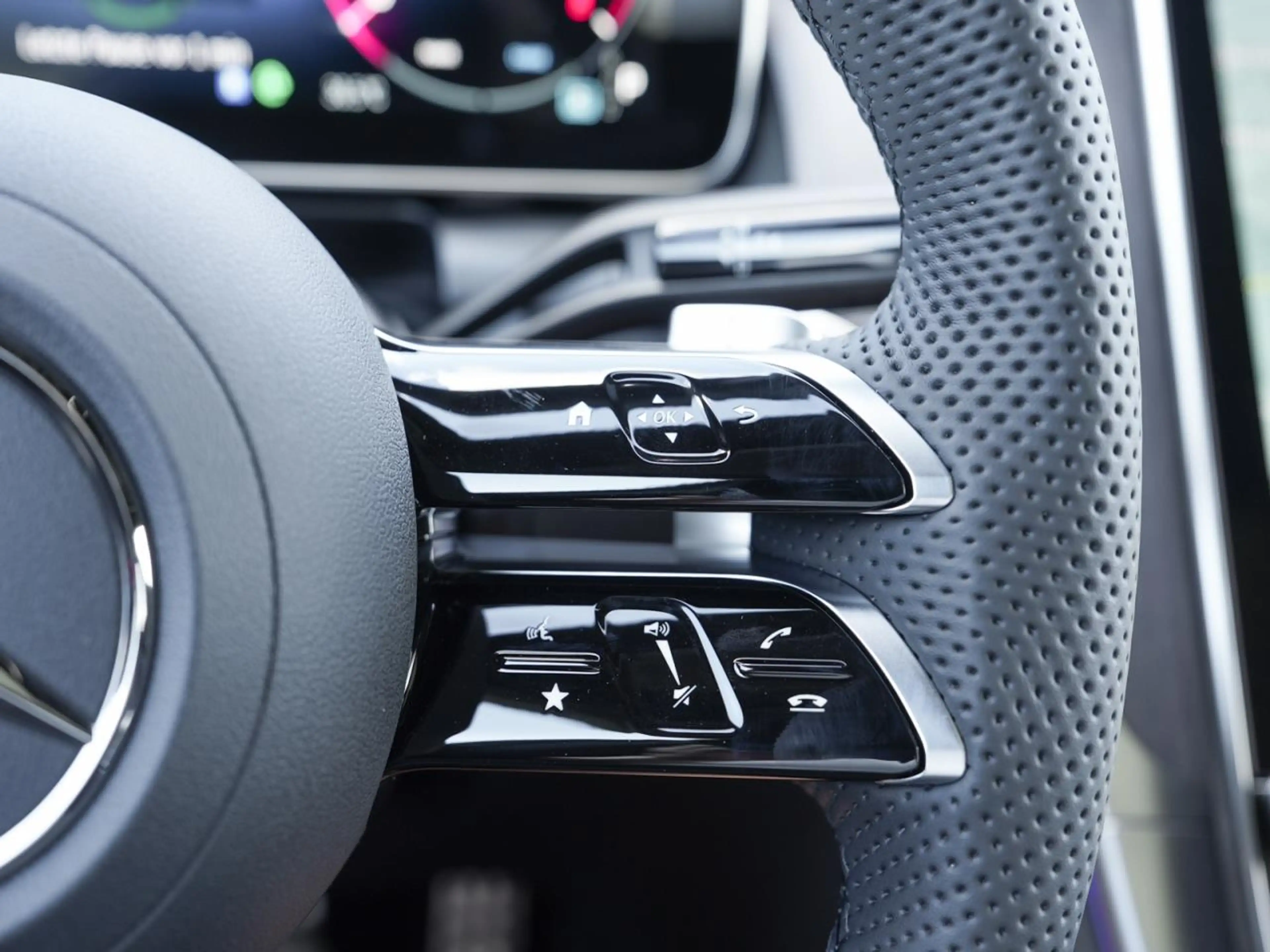Mercedes-Benz GLC 200 d 4MATIC Coupé AMG Distronic 360 Panorama — photo 10