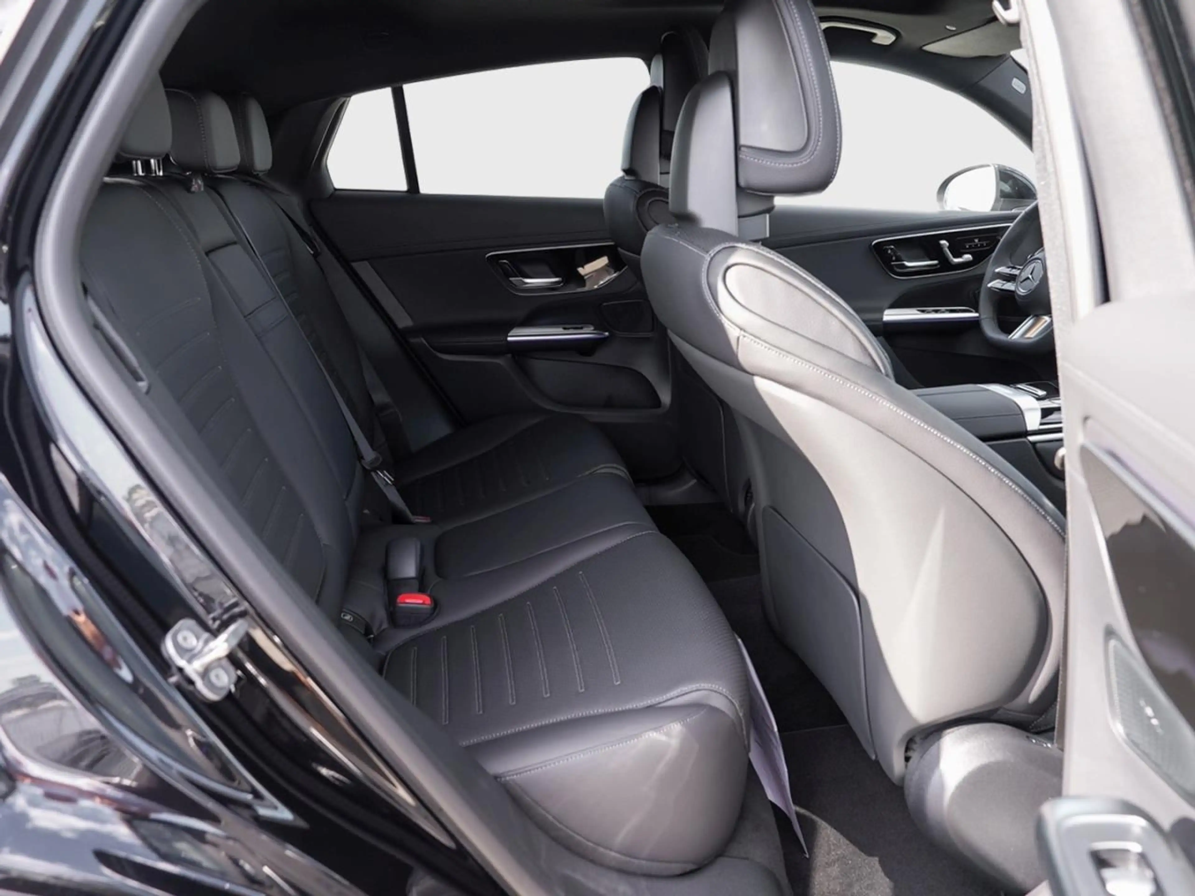 Mercedes-Benz GLC 200 d 4MATIC Coupé AMG Distronic 360 Panorama — photo 11