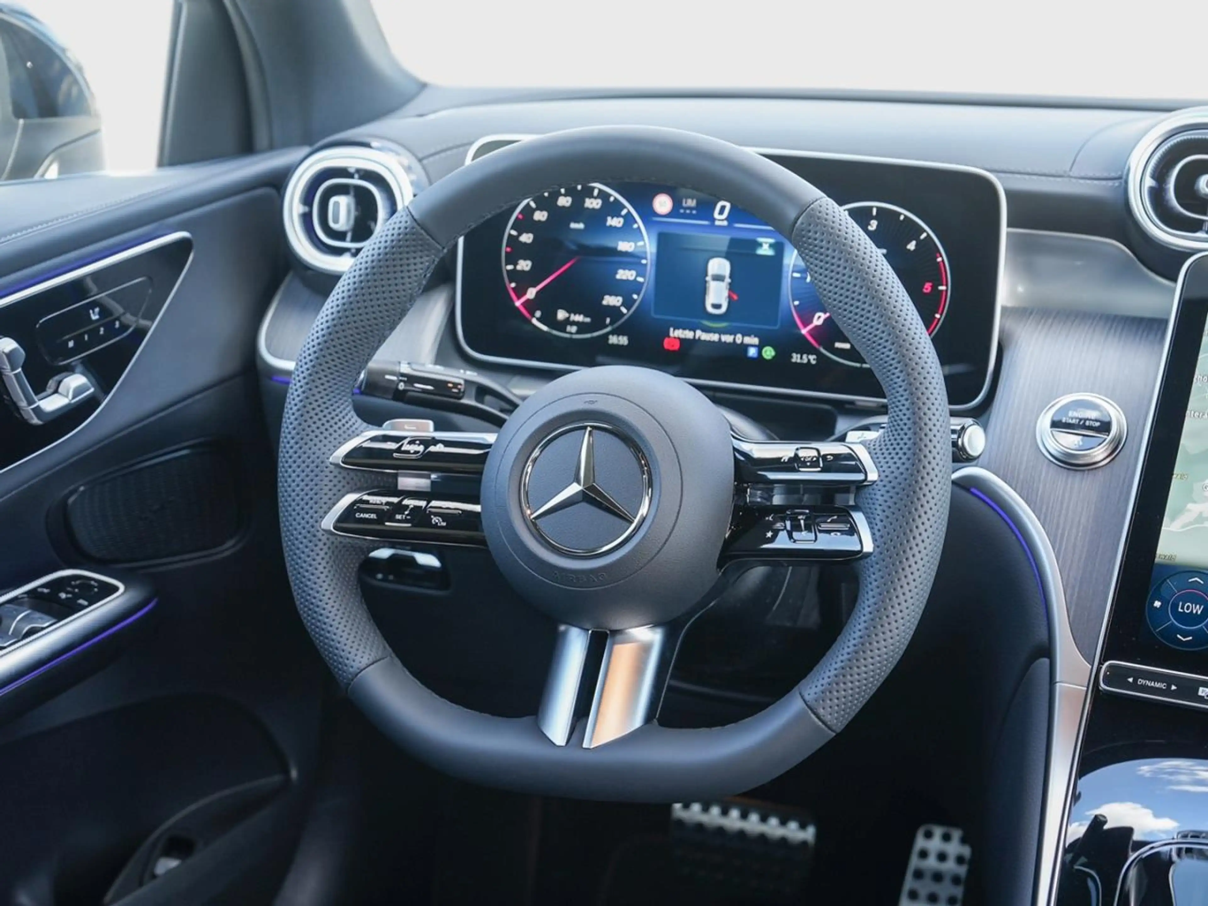 Mercedes-Benz GLC 200 d 4MATIC Coupé AMG Distronic 360 Panorama — photo 8