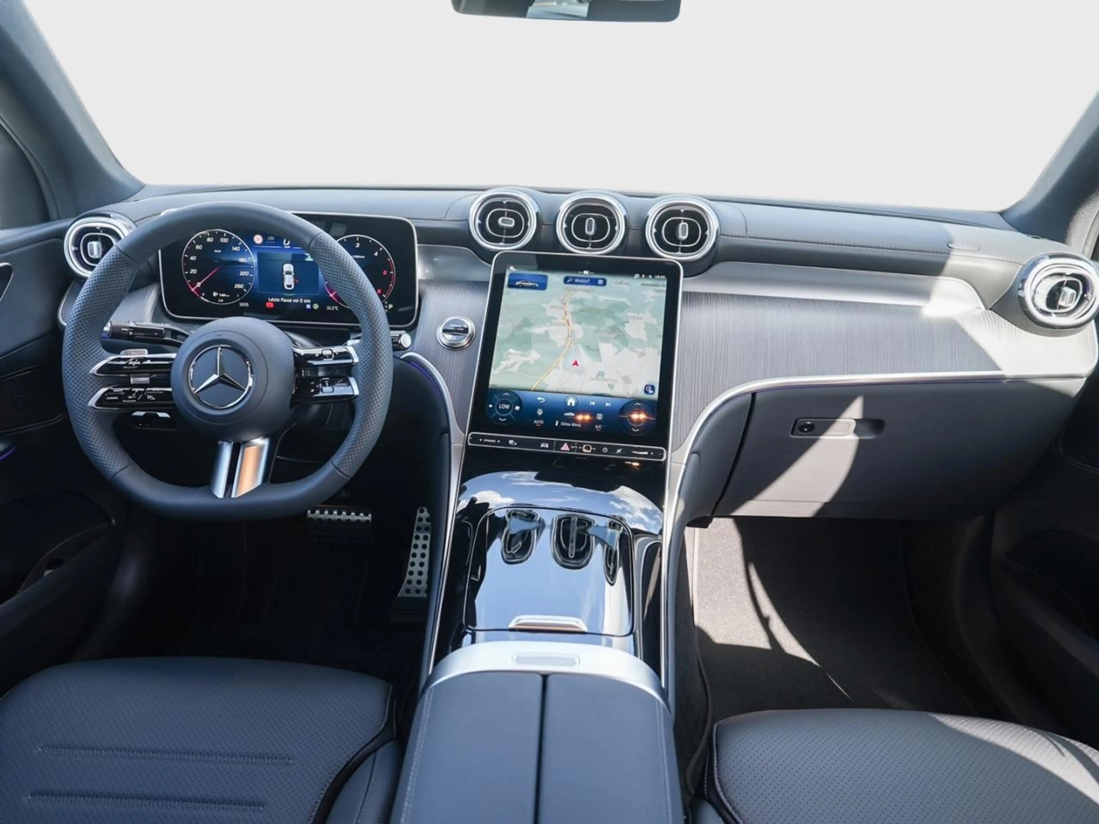 Mercedes-Benz GLC 200 d 4MATIC Coupé AMG Distronic 360 Panorama — photo 12