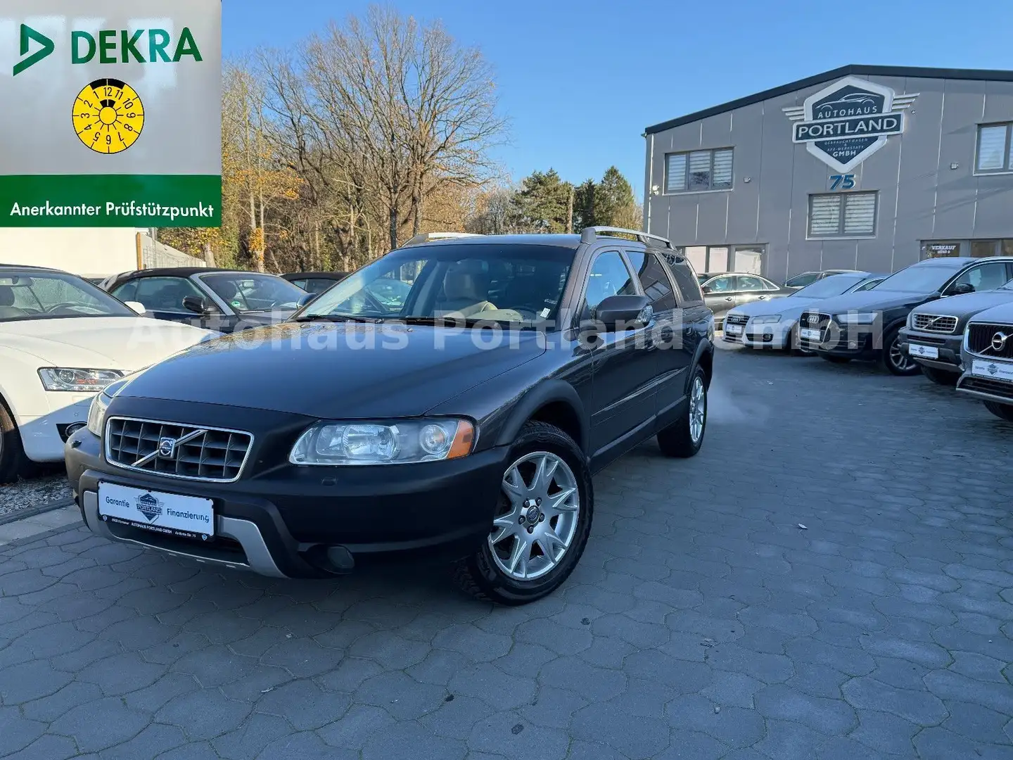 Volvo XC70 2.4 D5 AWD Edition/Standhzg/SHZ/Leder/Tempo Braun - 1