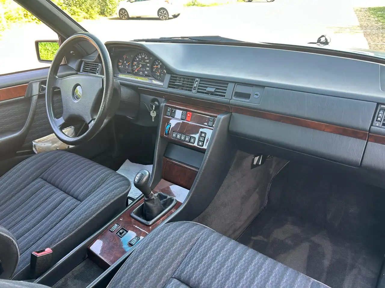 Mercedes-Benz E 200 TUTTA ORIGINALE STUPENDA ISCRITTA ASI TARGHE ORIGINALI, foto 5