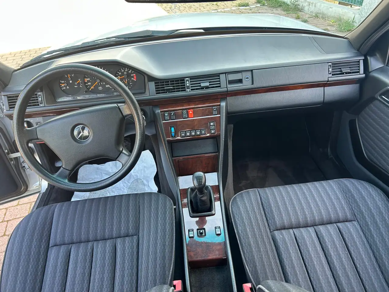 Mercedes-Benz E 200 TUTTA ORIGINALE STUPENDA ISCRITTA ASI TARGHE ORIGINALI, foto 11