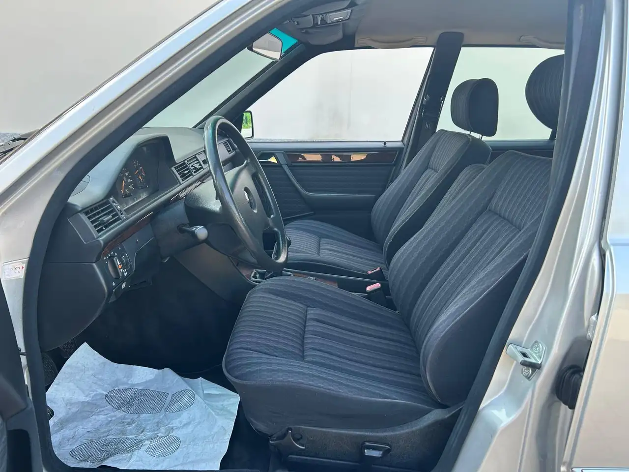 Mercedes-Benz E 200 TUTTA ORIGINALE STUPENDA ISCRITTA ASI TARGHE ORIGINALI, foto 8
