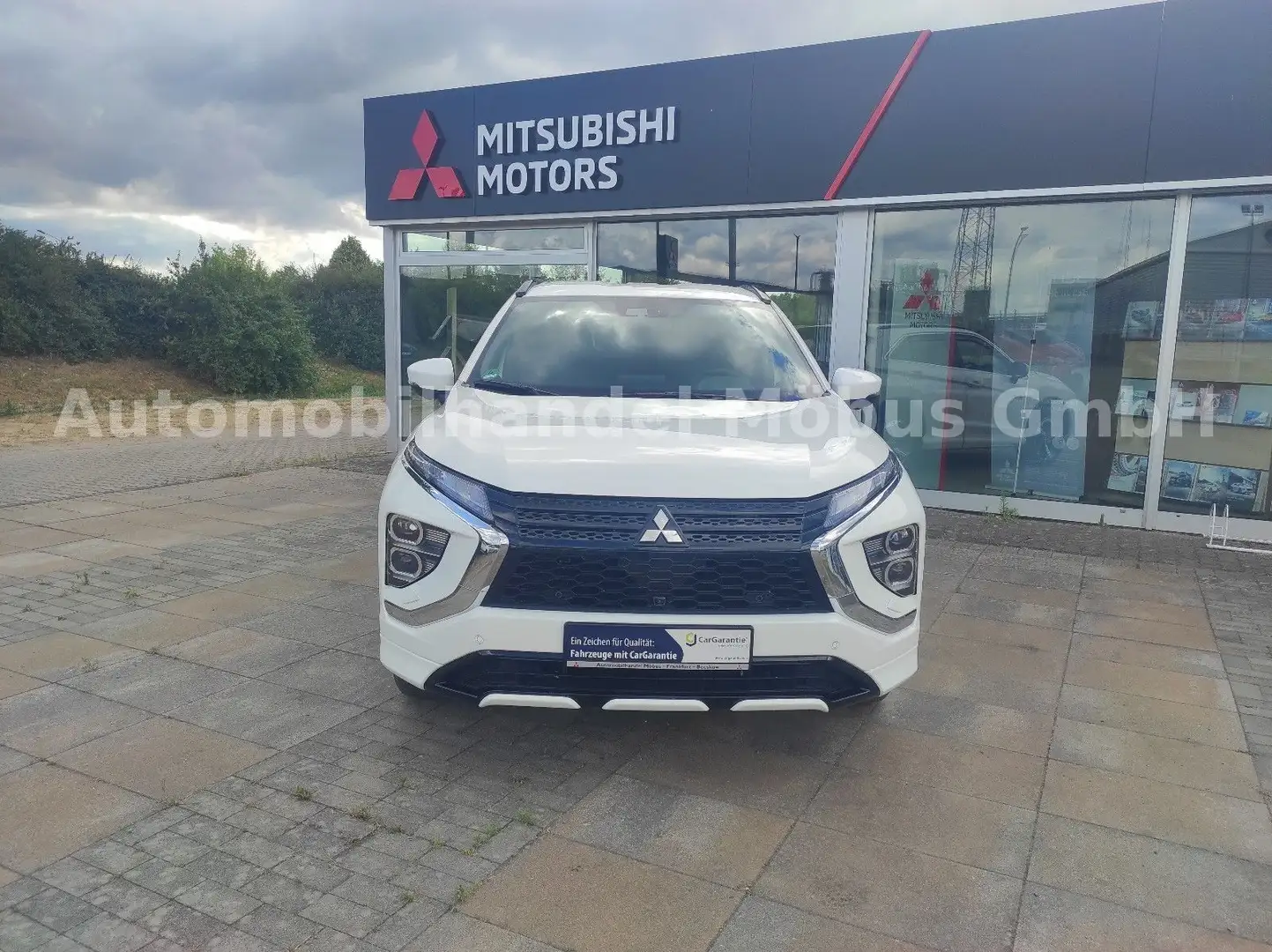 Mitsubishi Eclipse Cross Plus Select Hybrid 4WD Белый - 2