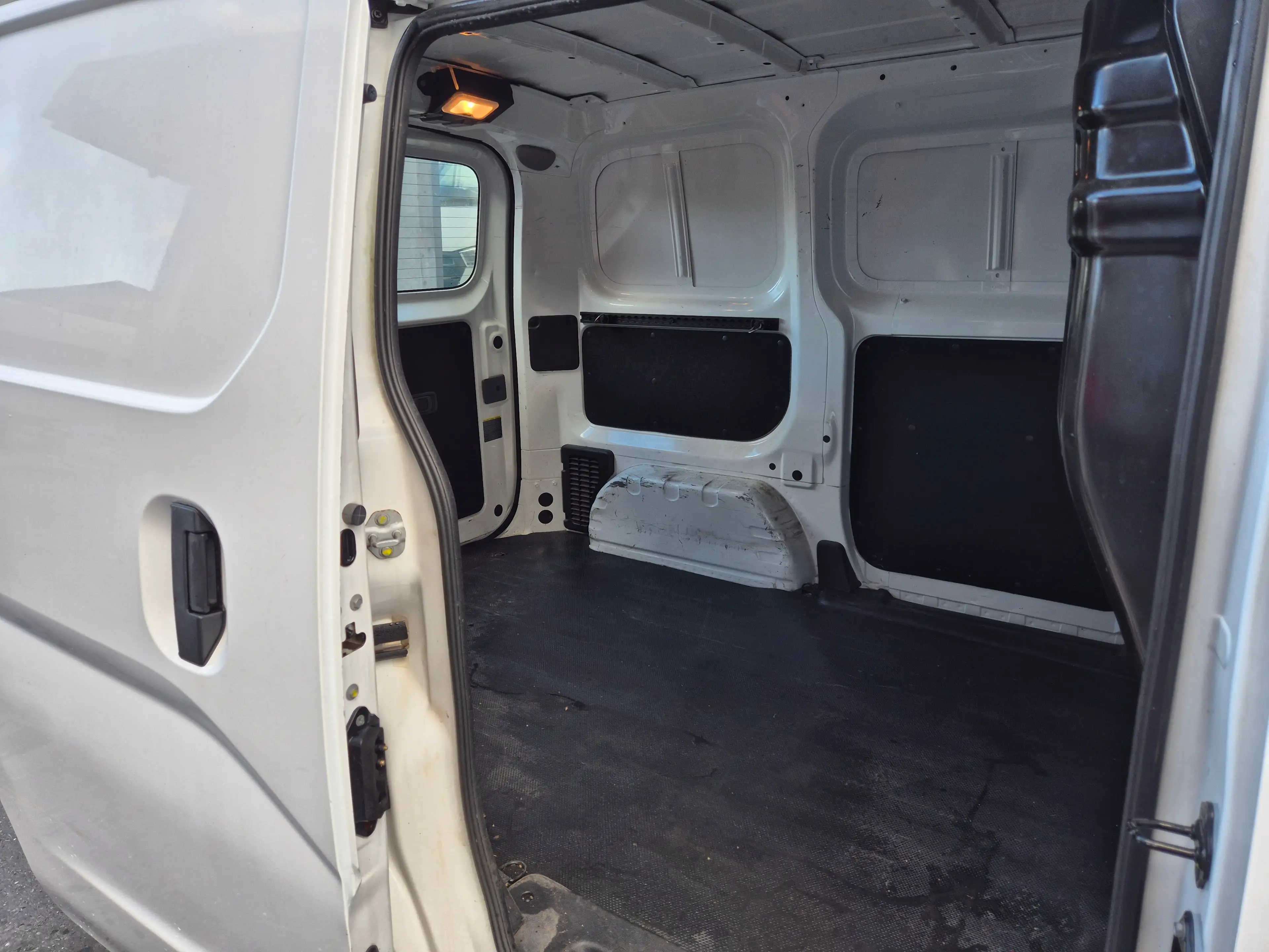 Nissan NV200 Kasten Comfort — photo 12
