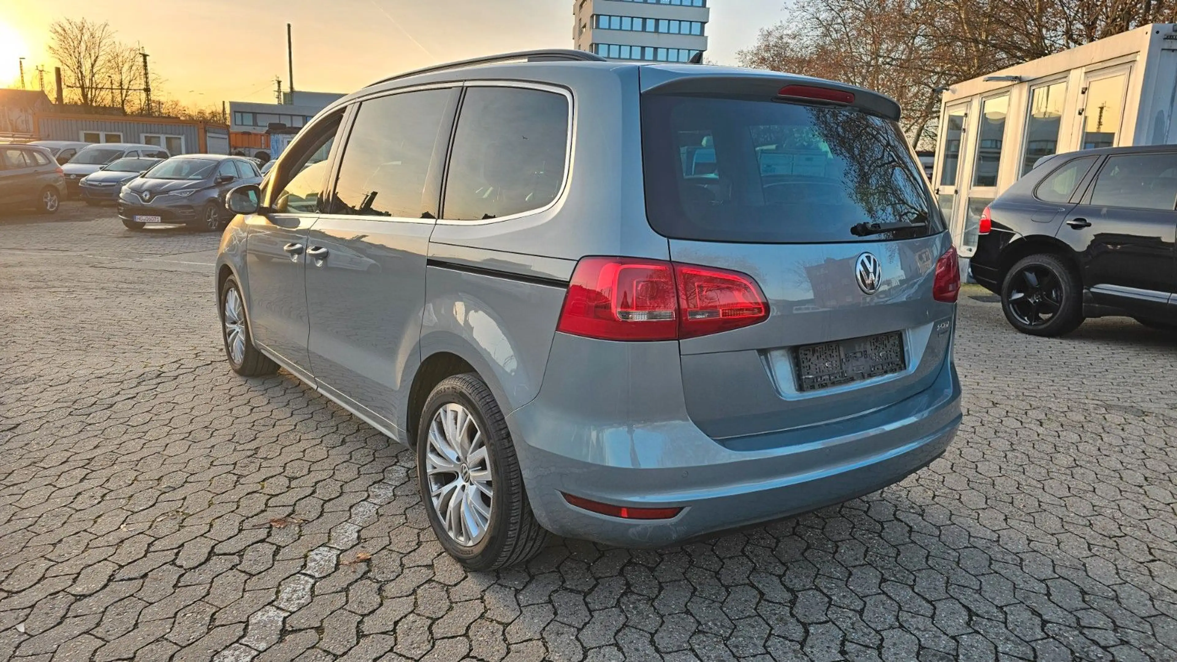 Volkswagen Sharan 2.0TDI BMT*DSG*AHK*SHZ*TMP*Zahnriemen Neu — photo 5