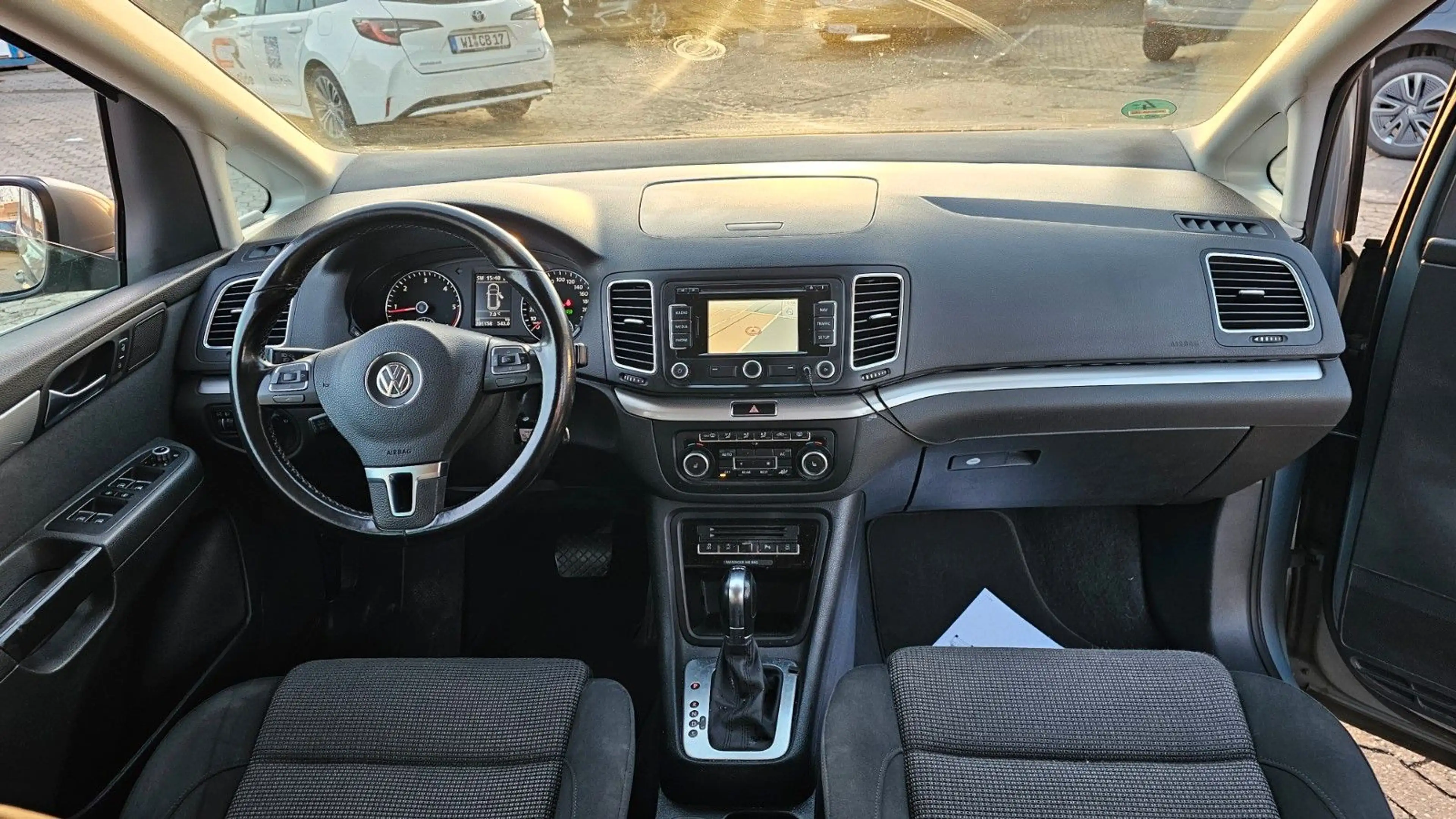 Volkswagen Sharan 2.0TDI BMT*DSG*AHK*SHZ*TMP*Zahnriemen Neu — photo 10