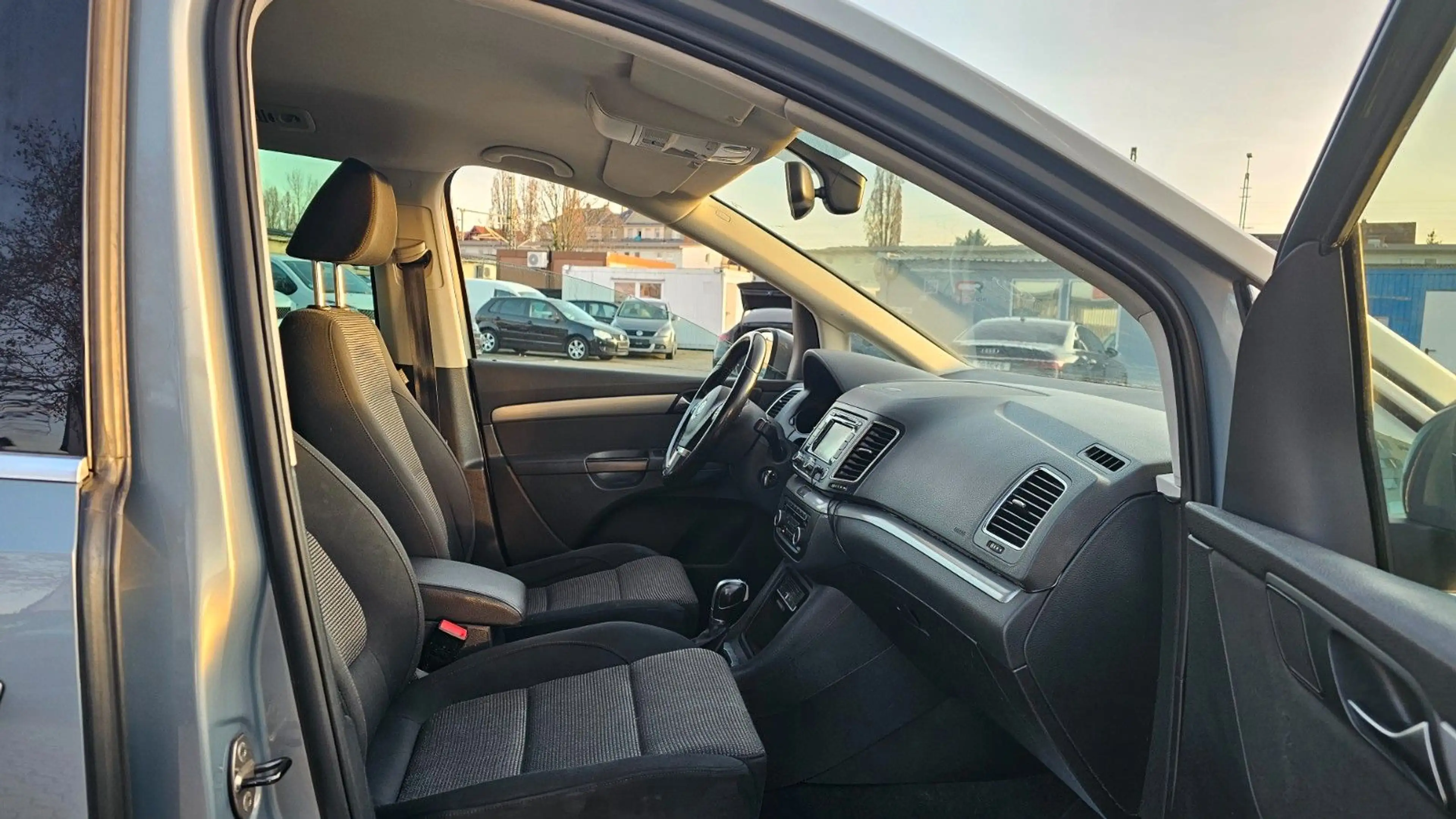 Volkswagen Sharan 2.0TDI BMT*DSG*AHK*SHZ*TMP*Zahnriemen Neu — photo 9