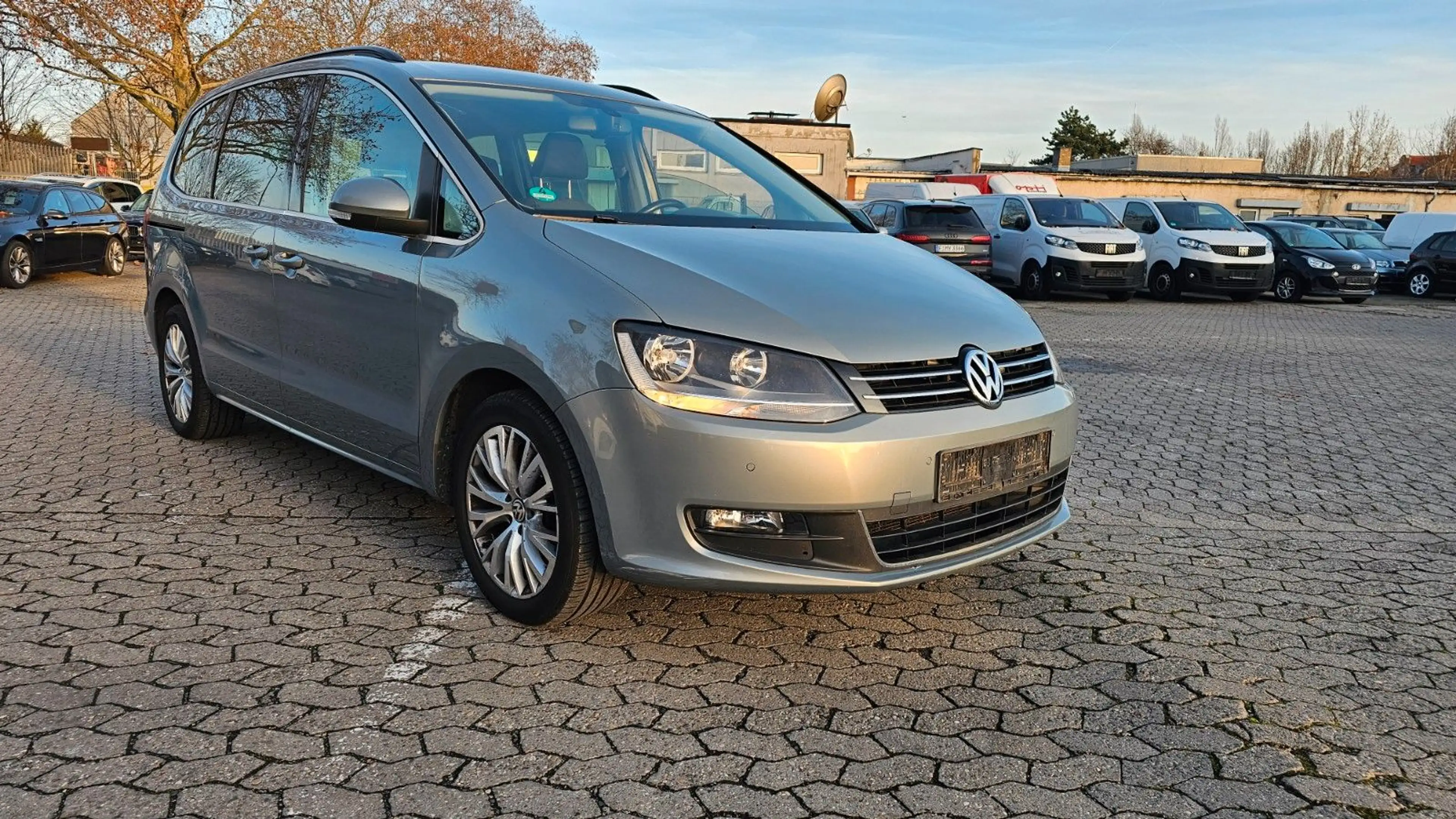 Volkswagen Sharan 2.0TDI BMT*DSG*AHK*SHZ*TMP*Zahnriemen Neu — photo 3