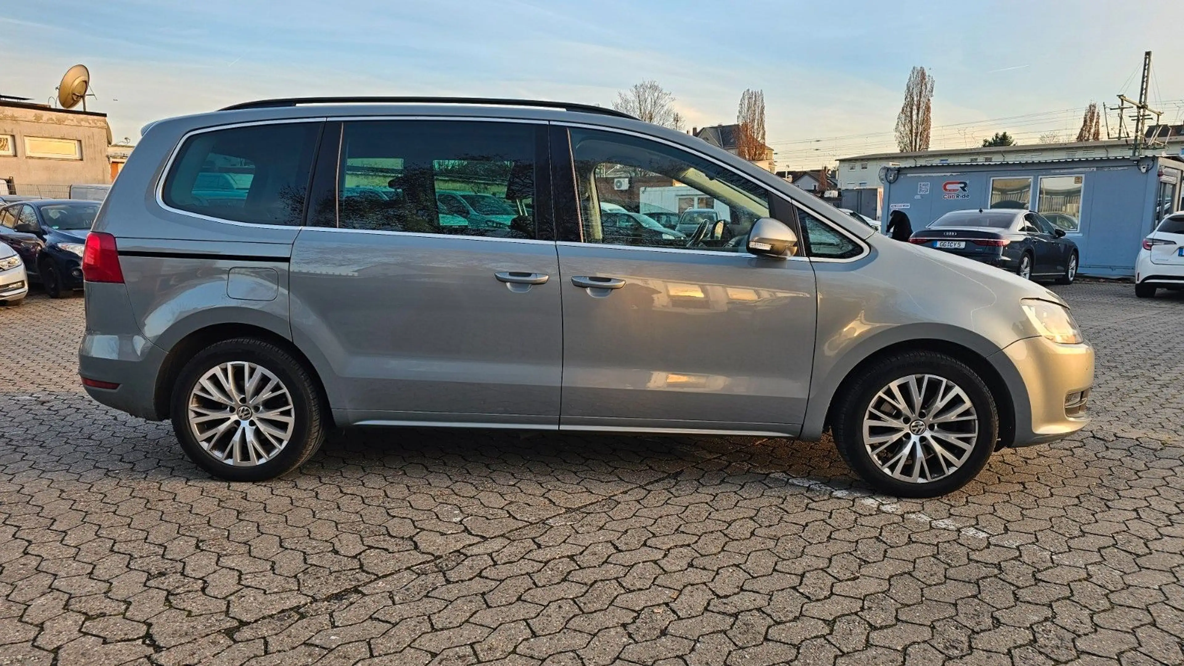 Volkswagen Sharan 2.0TDI BMT*DSG*AHK*SHZ*TMP*Zahnriemen Neu — photo 6