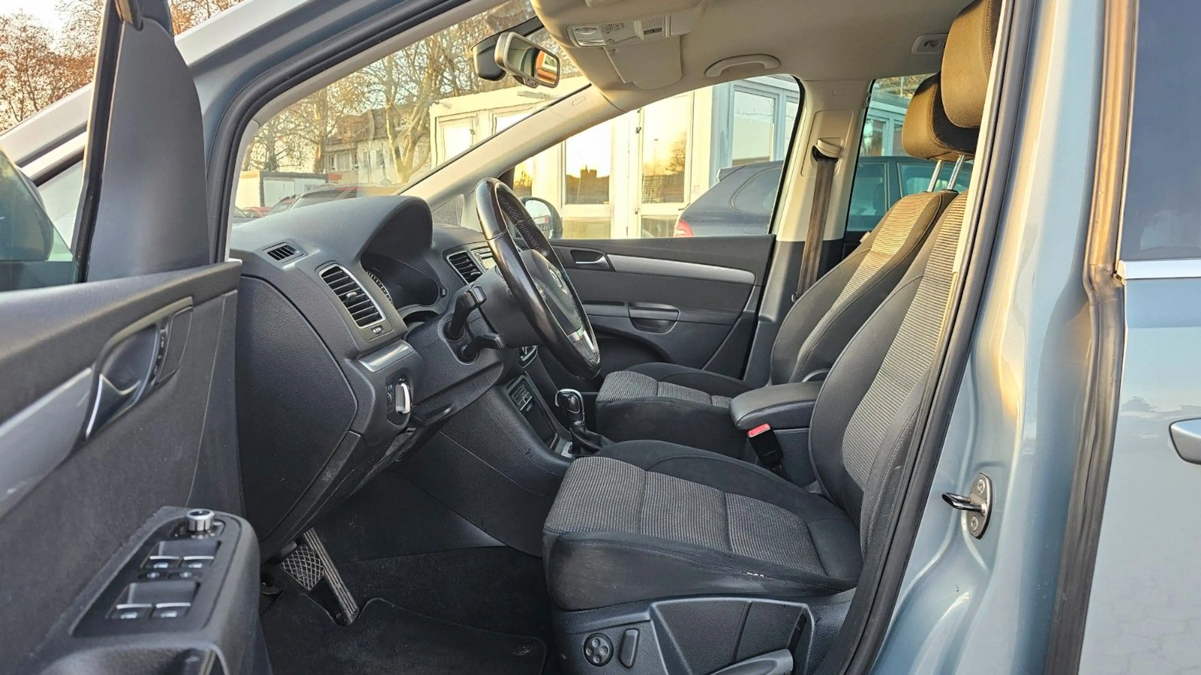 Volkswagen Sharan 2.0TDI BMT*DSG*AHK*SHZ*TMP*Zahnriemen Neu — photo 8