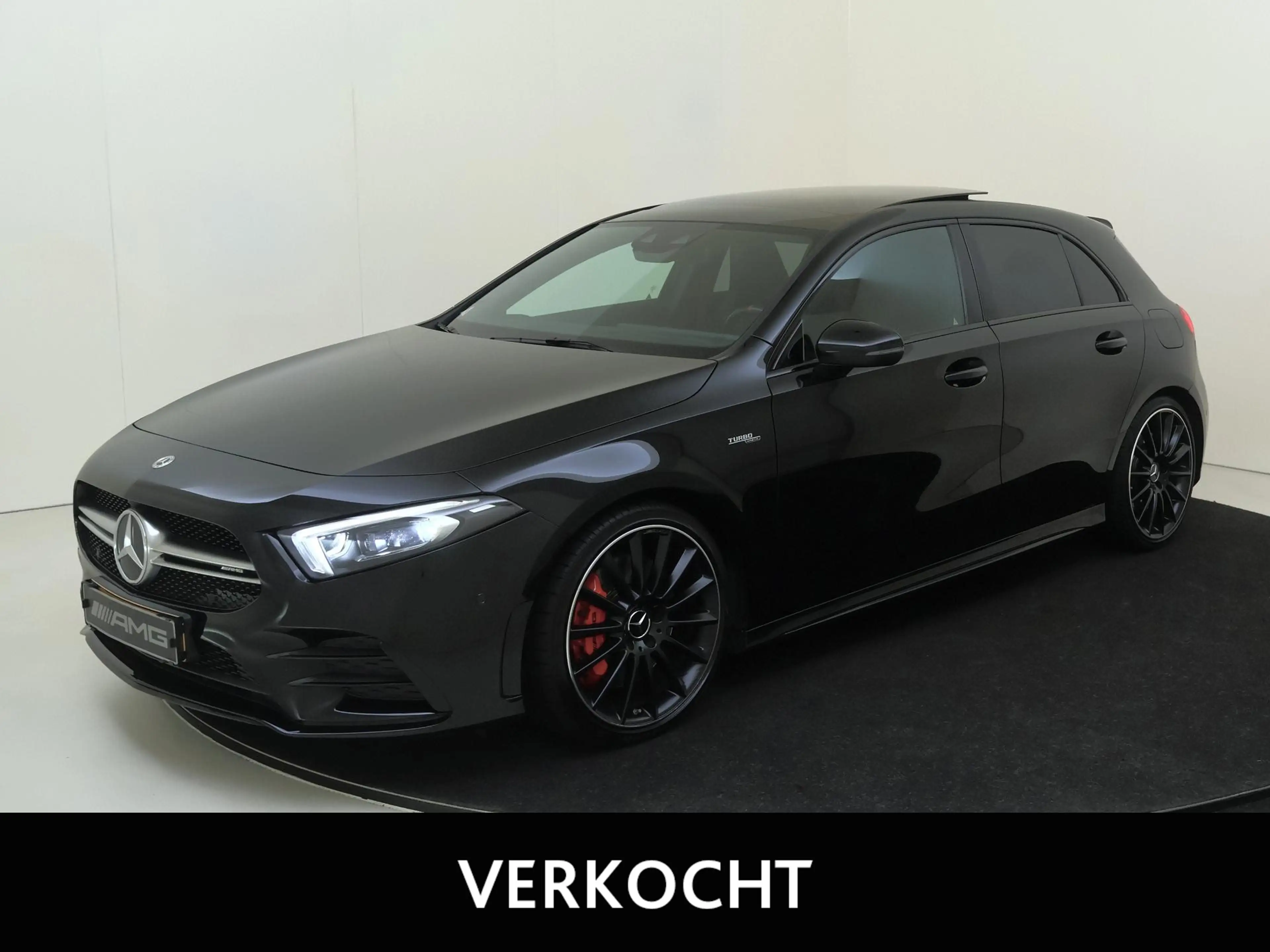 Mercedes-Benz A 35 AMG 4MATIC / Panoramadak/ Night/ 19 inch/ Sfeerverlich
