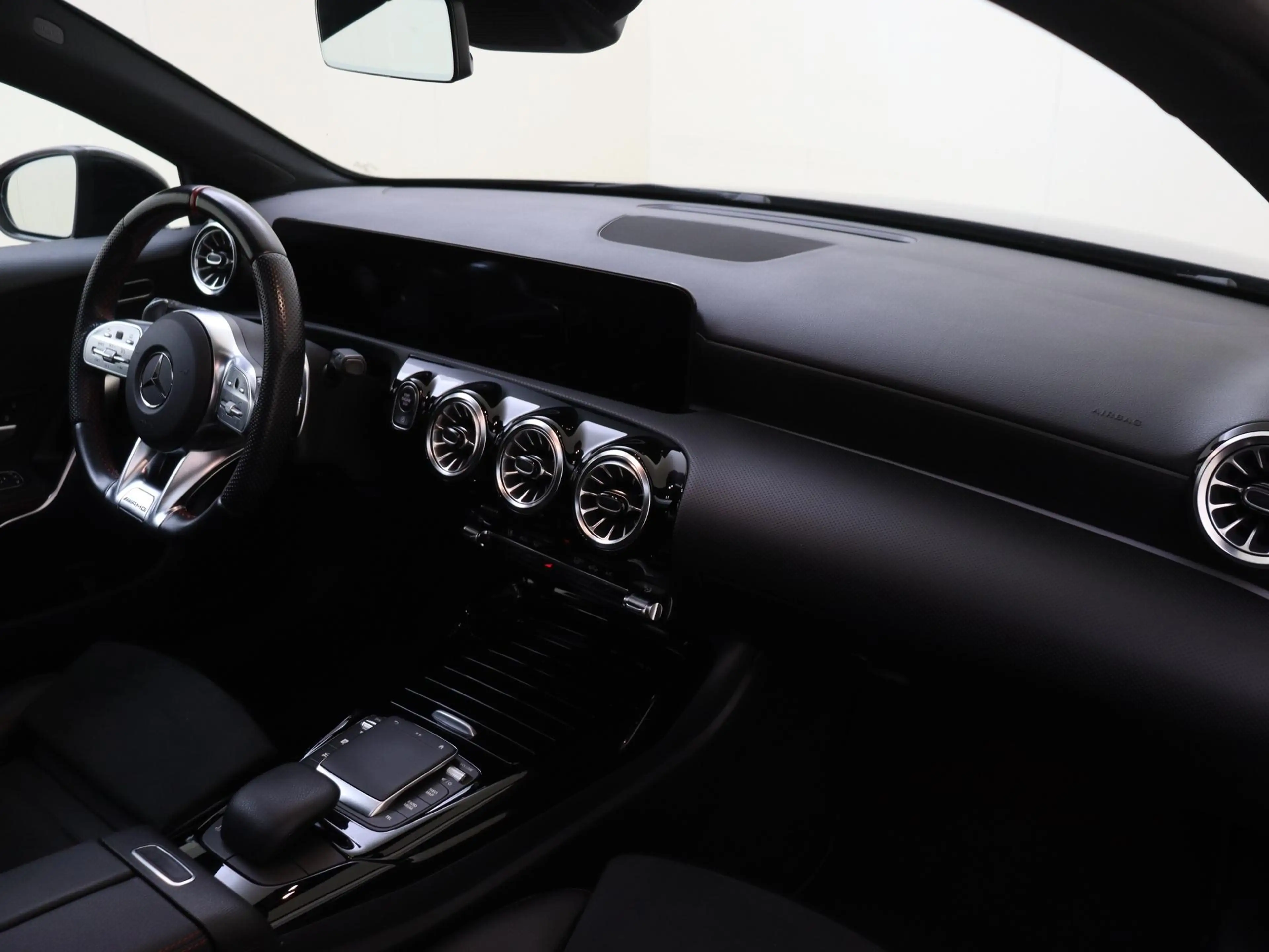 Mercedes-Benz A 35 AMG 4MATIC / Panoramadak/ Night/ 19 inch/ Sfeerverlich — photo 14