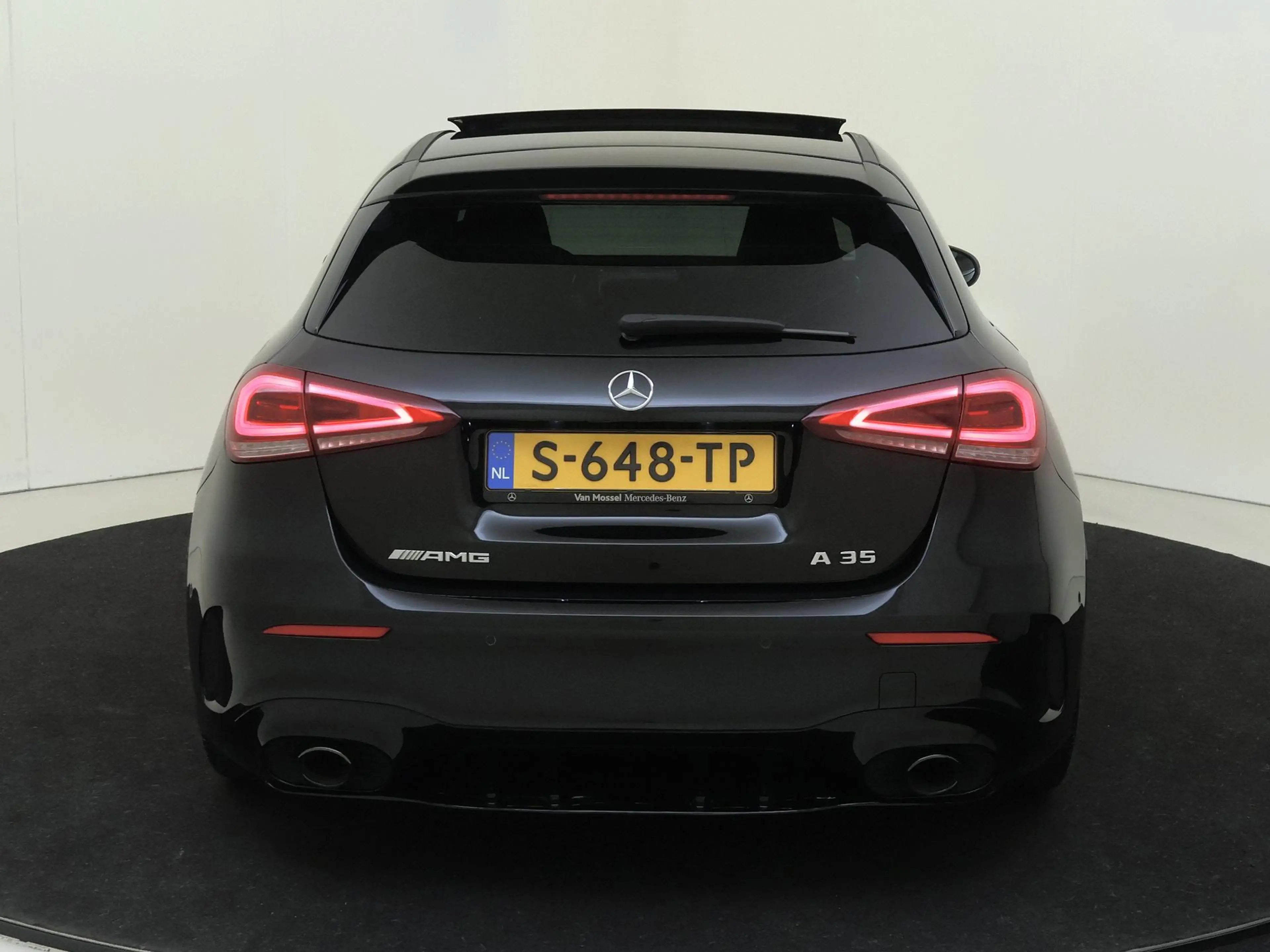 Mercedes-Benz A 35 AMG 4MATIC / Panoramadak/ Night/ 19 inch/ Sfeerverlich — photo 7