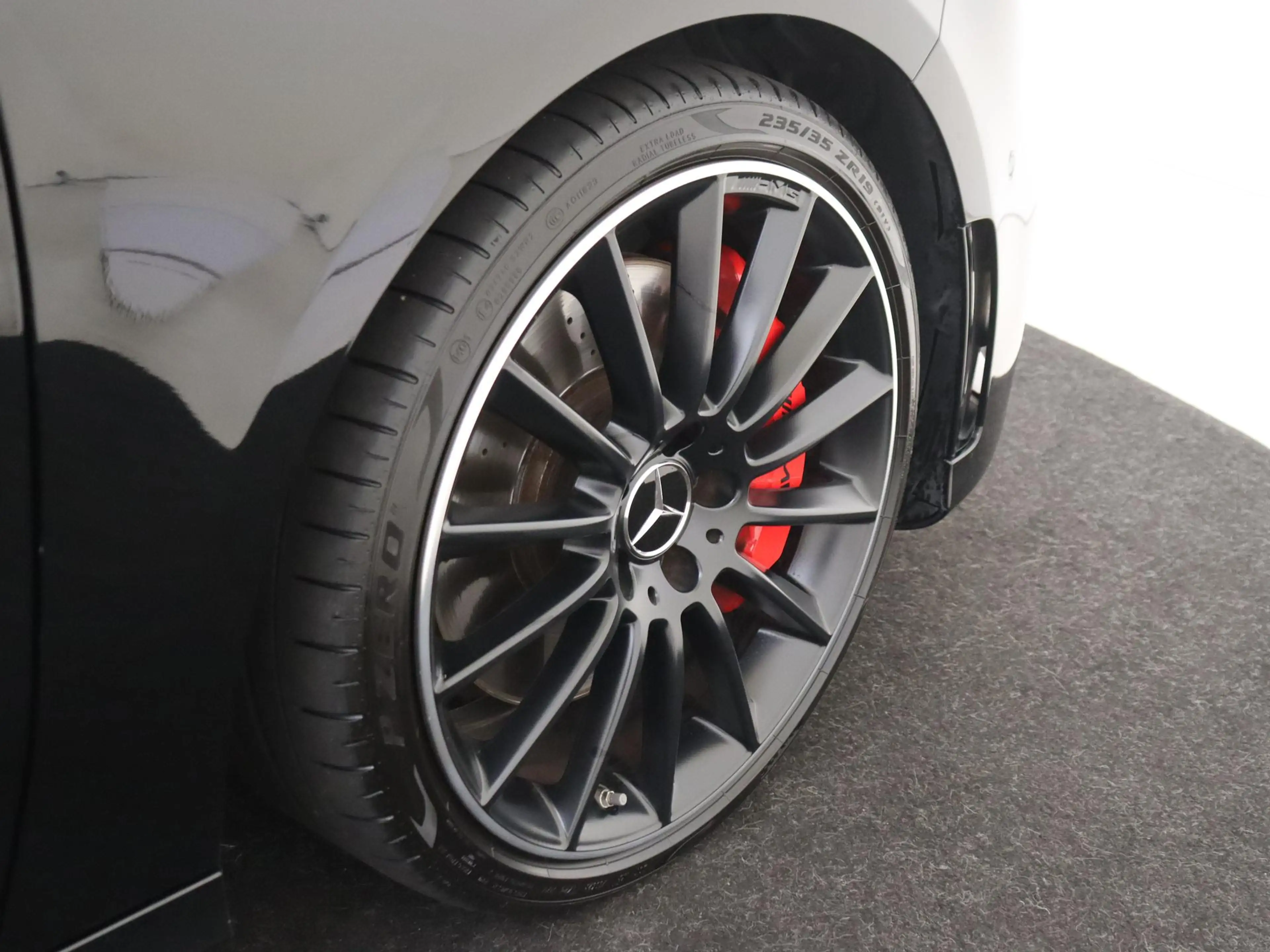 Mercedes-Benz A 35 AMG 4MATIC / Panoramadak/ Night/ 19 inch/ Sfeerverlich — photo 12