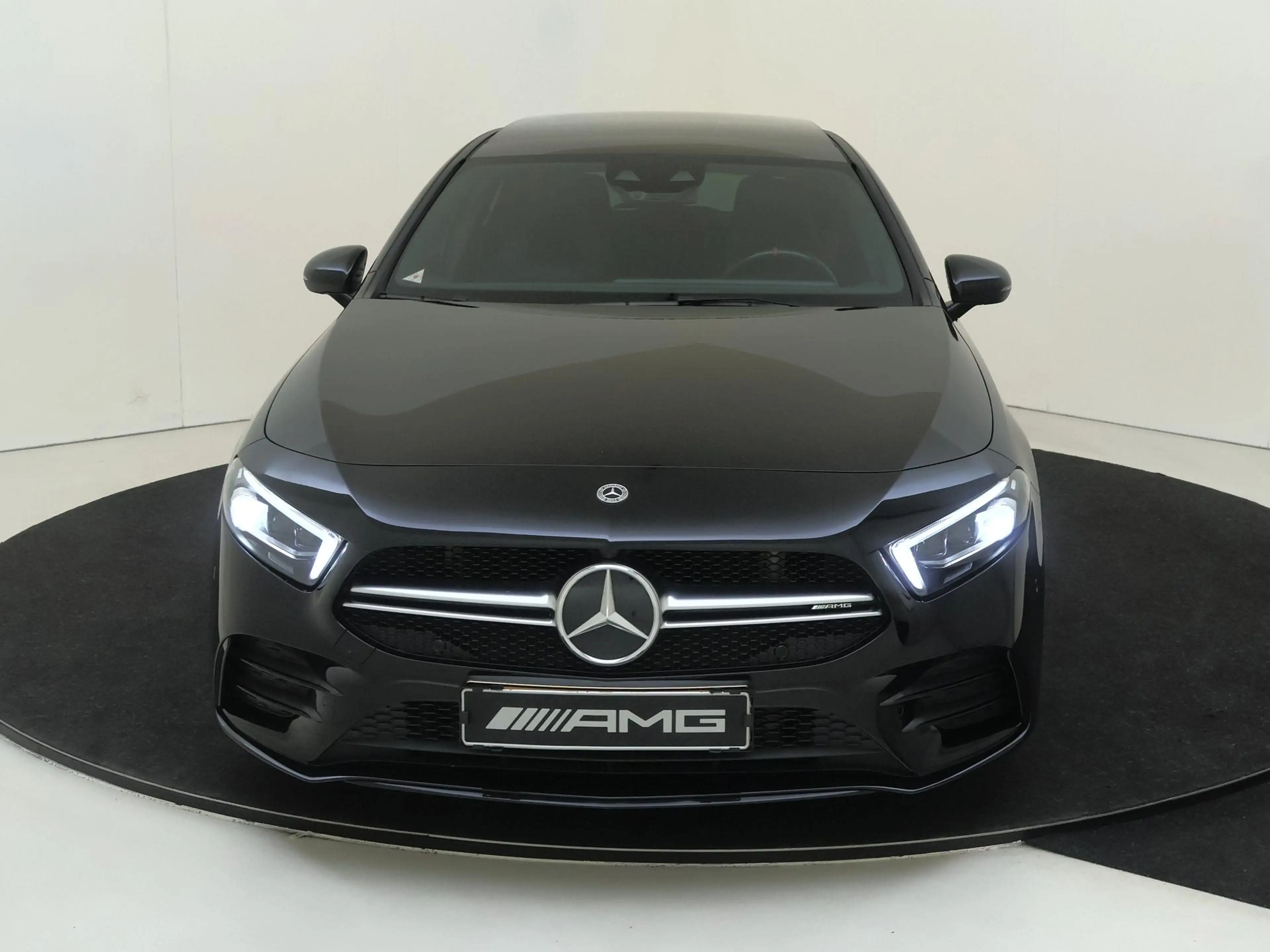 Mercedes-Benz A 35 AMG 4MATIC / Panoramadak/ Night/ 19 inch/ Sfeerverlich — photo 6