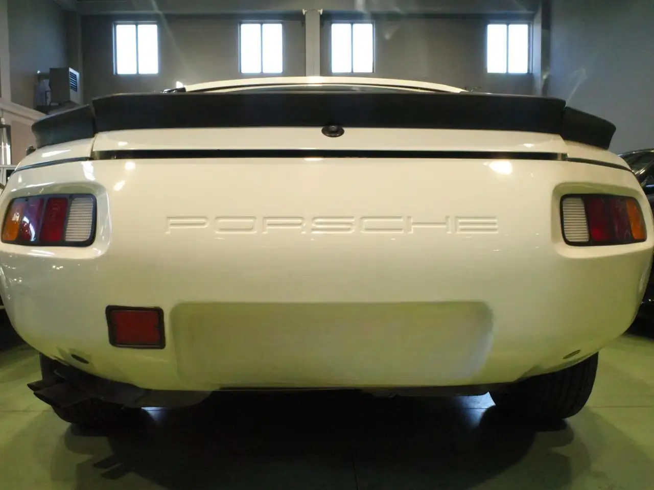 Porsche 928 S 1984, foto 10