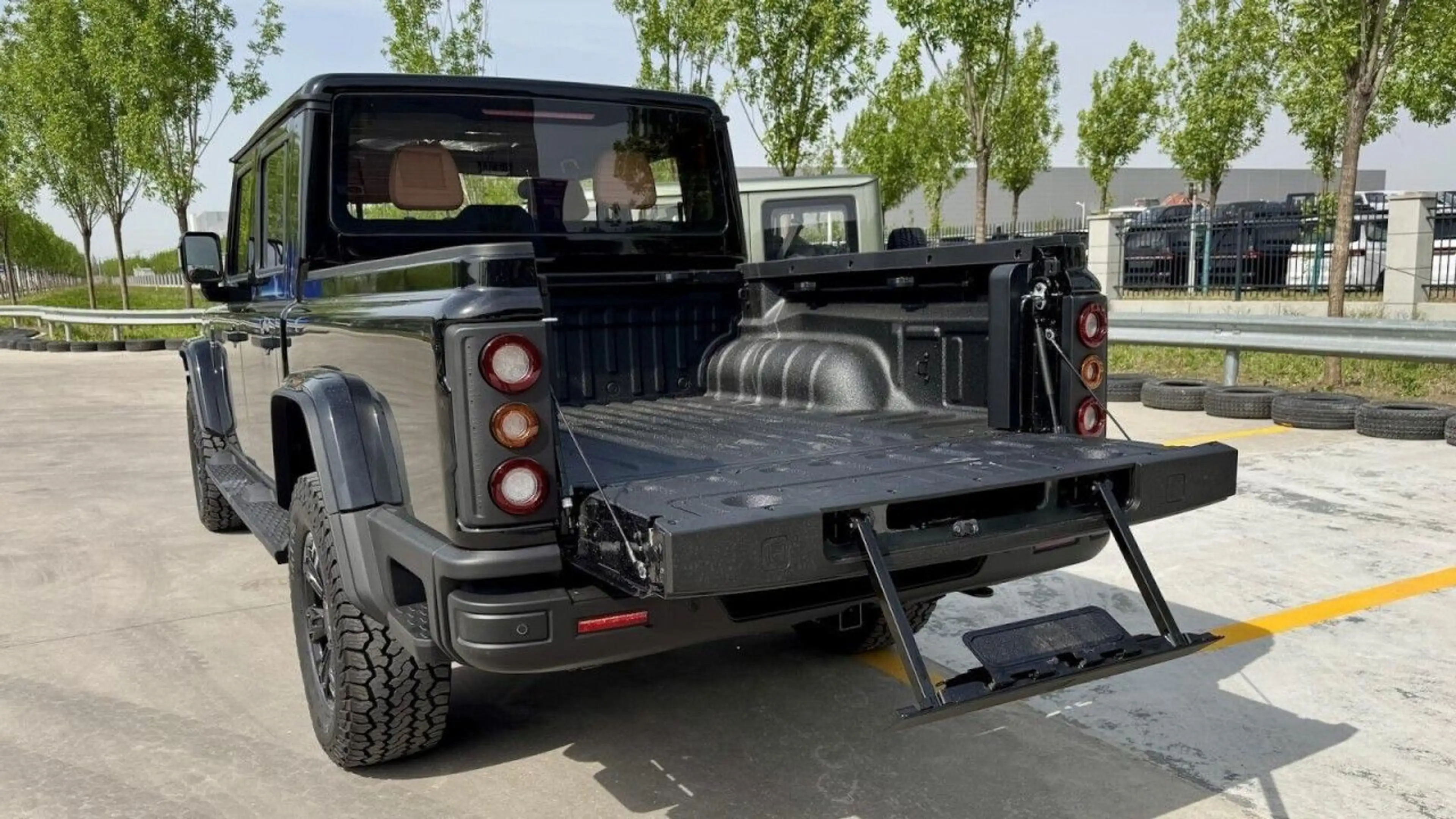 BAW 212 Pickup 2.3 Diesel 4x4 mit Sperren LED-Licht Klima — photo 3
