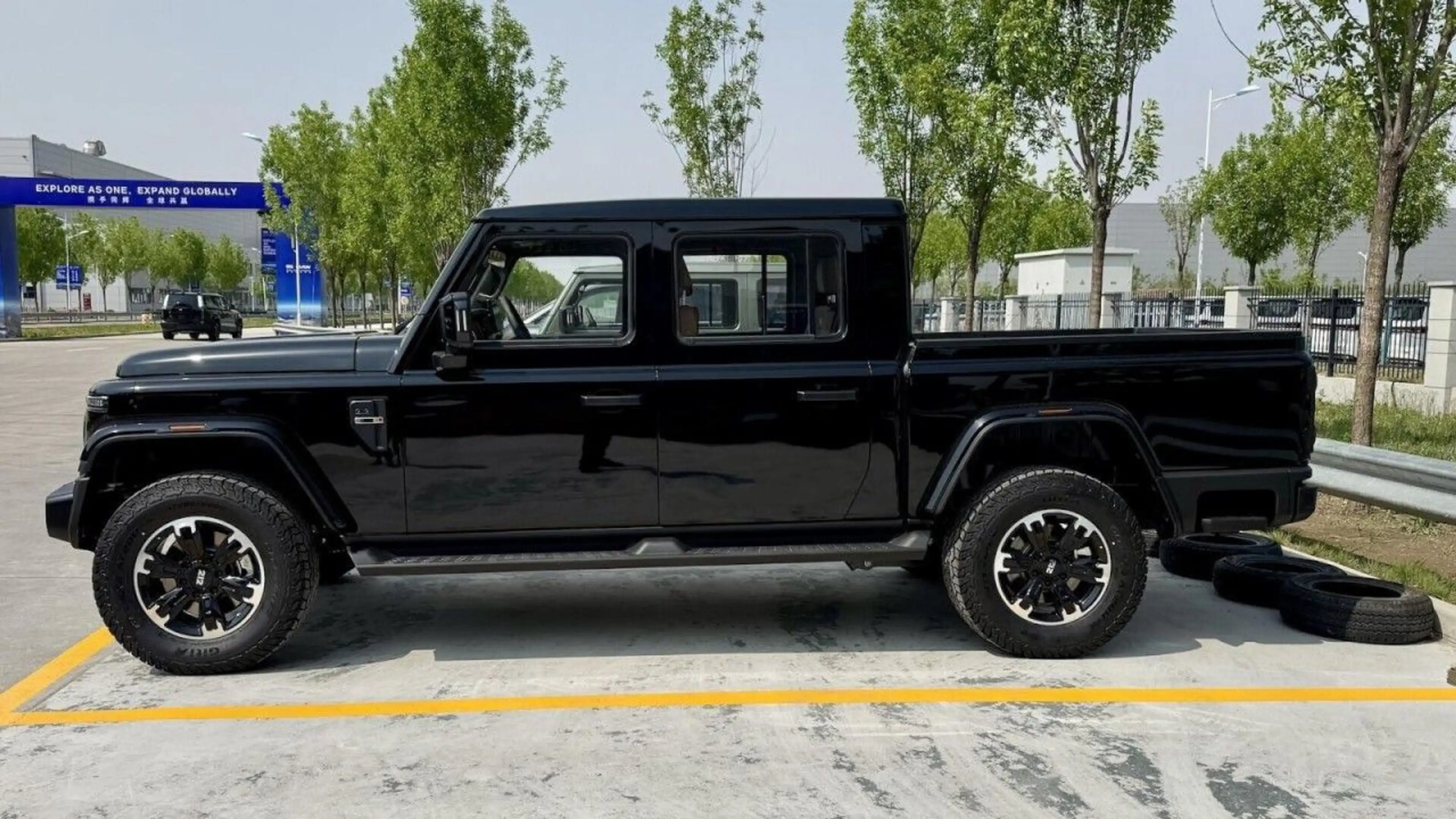 BAW 212 Pickup 2.3 Diesel 4x4 mit Sperren LED-Licht Klima