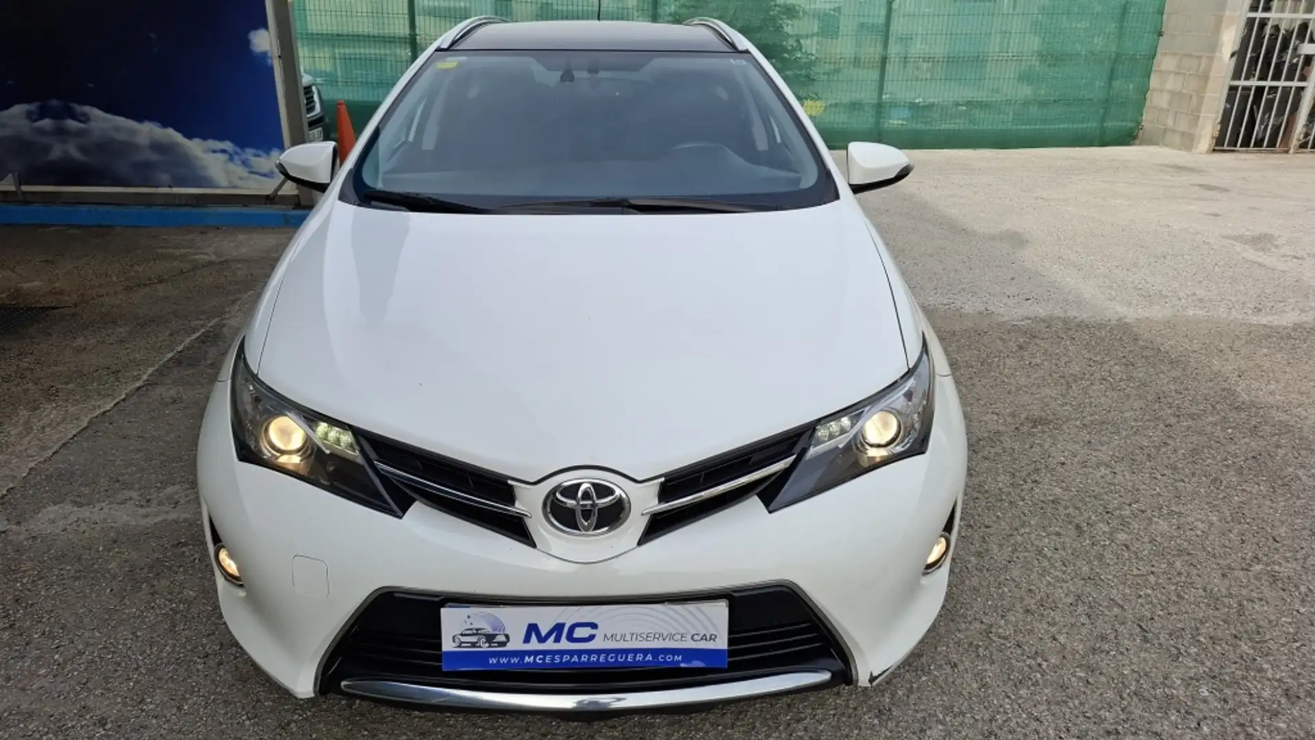Toyota Auris Touring Sports 130 Feel! Blanco - 2