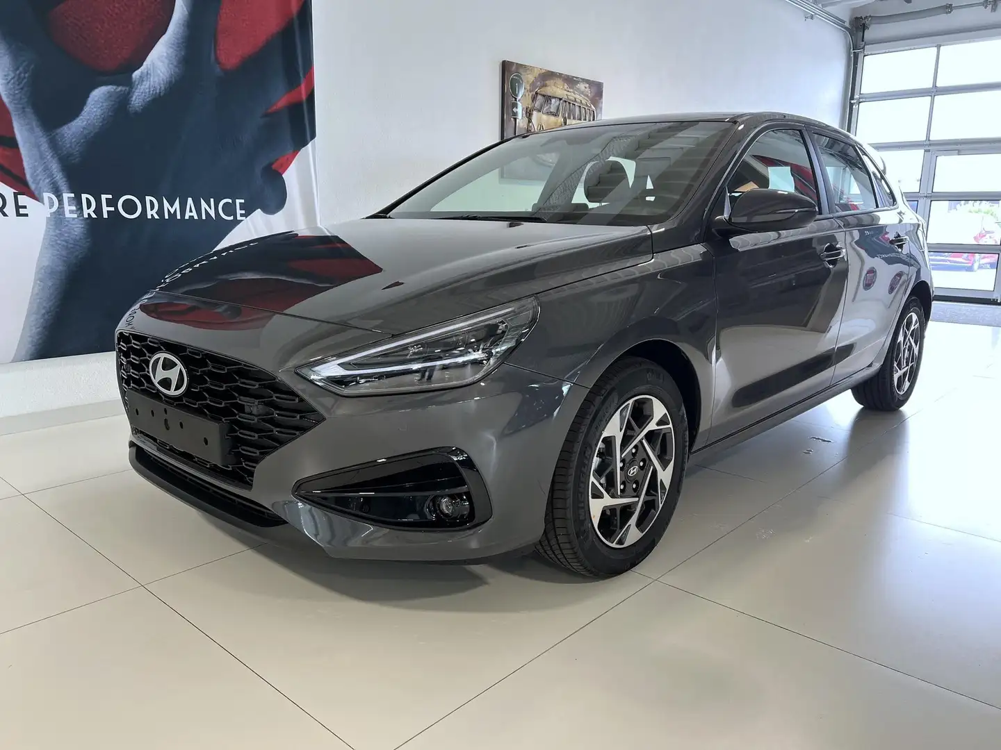 Hyundai i30 GO 1.0 T-GDI 73 kW (100 PS) 2-Zonen-Klimaautoma... Grau - 1