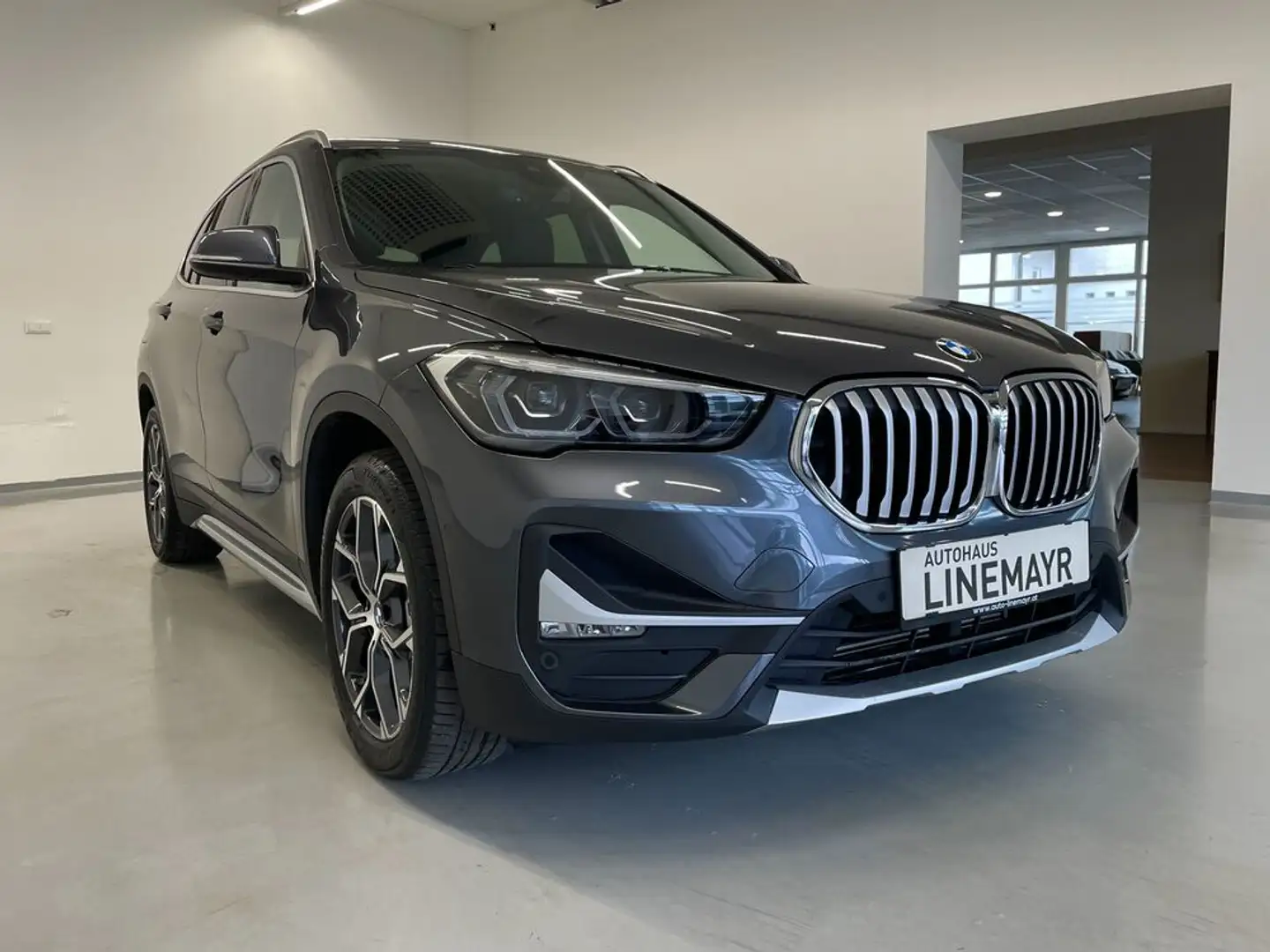 BMW X1 xDrive 25e xLine Automatik Grijs - 2